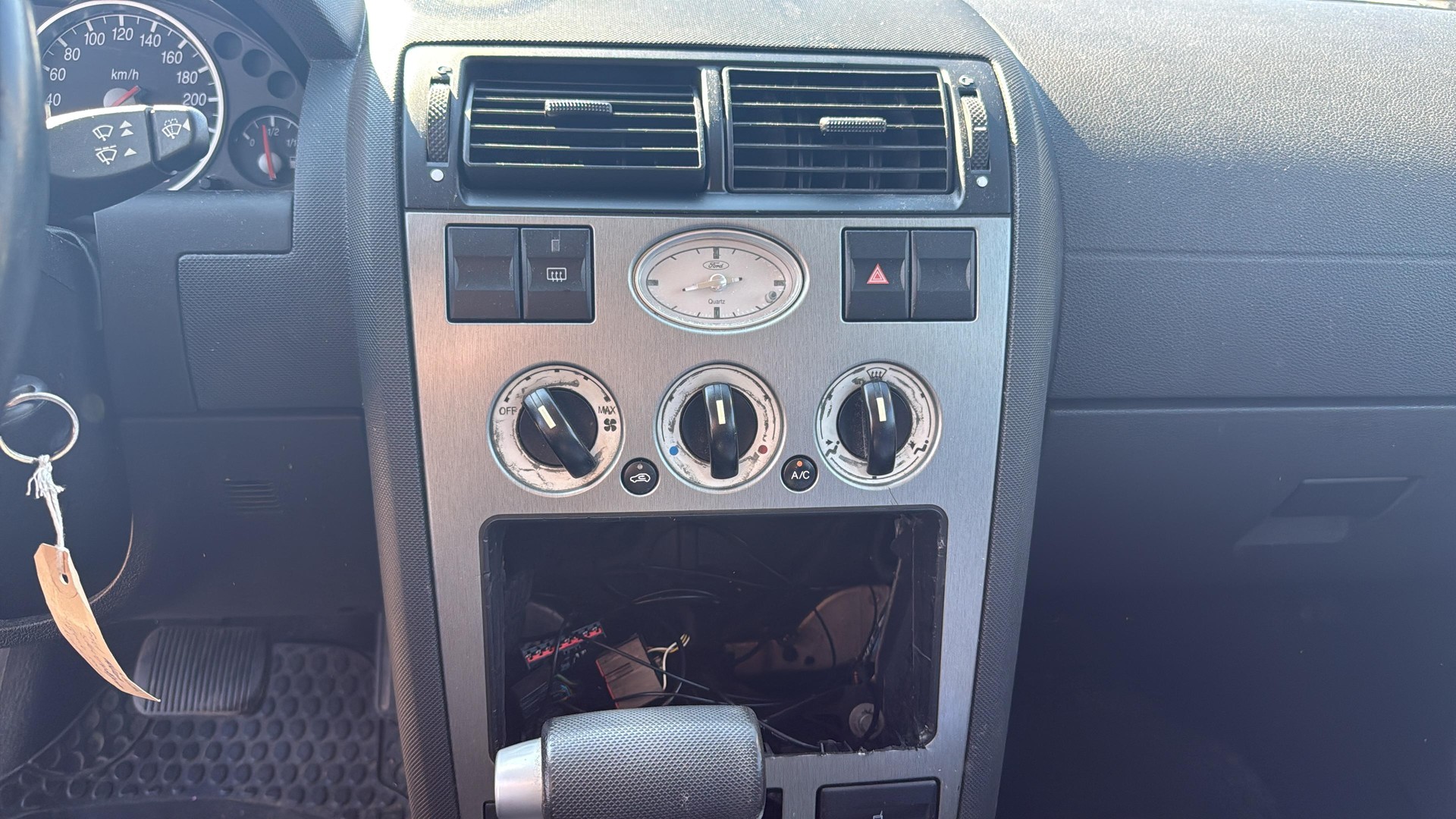 FORD Mondeo 2.0i 16V Trend-image-13