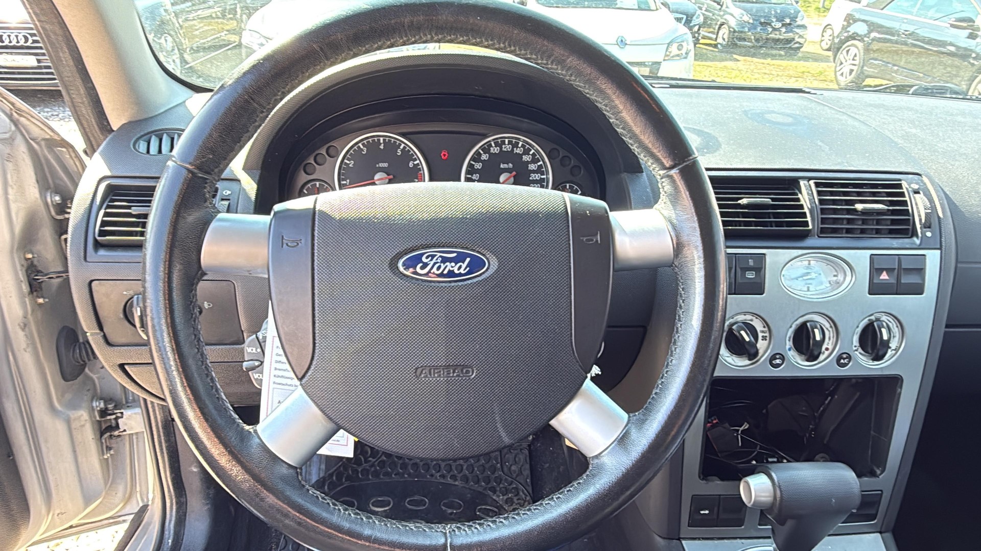 FORD Mondeo 2.0i 16V Trend-image-15