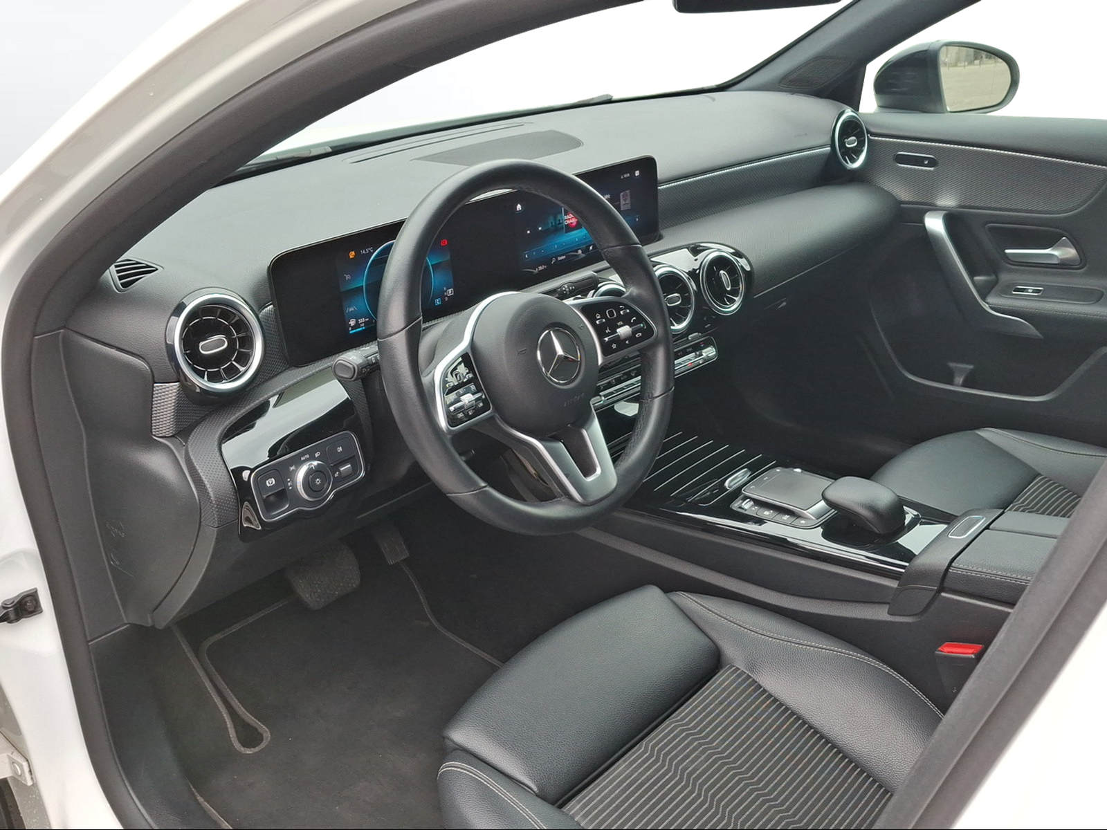 MERCEDES-BENZ A 180 Night Star 7G-DCT-image-9