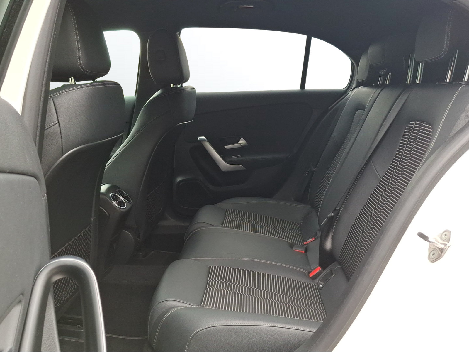 MERCEDES-BENZ A 180 Night Star 7G-DCT-image-11