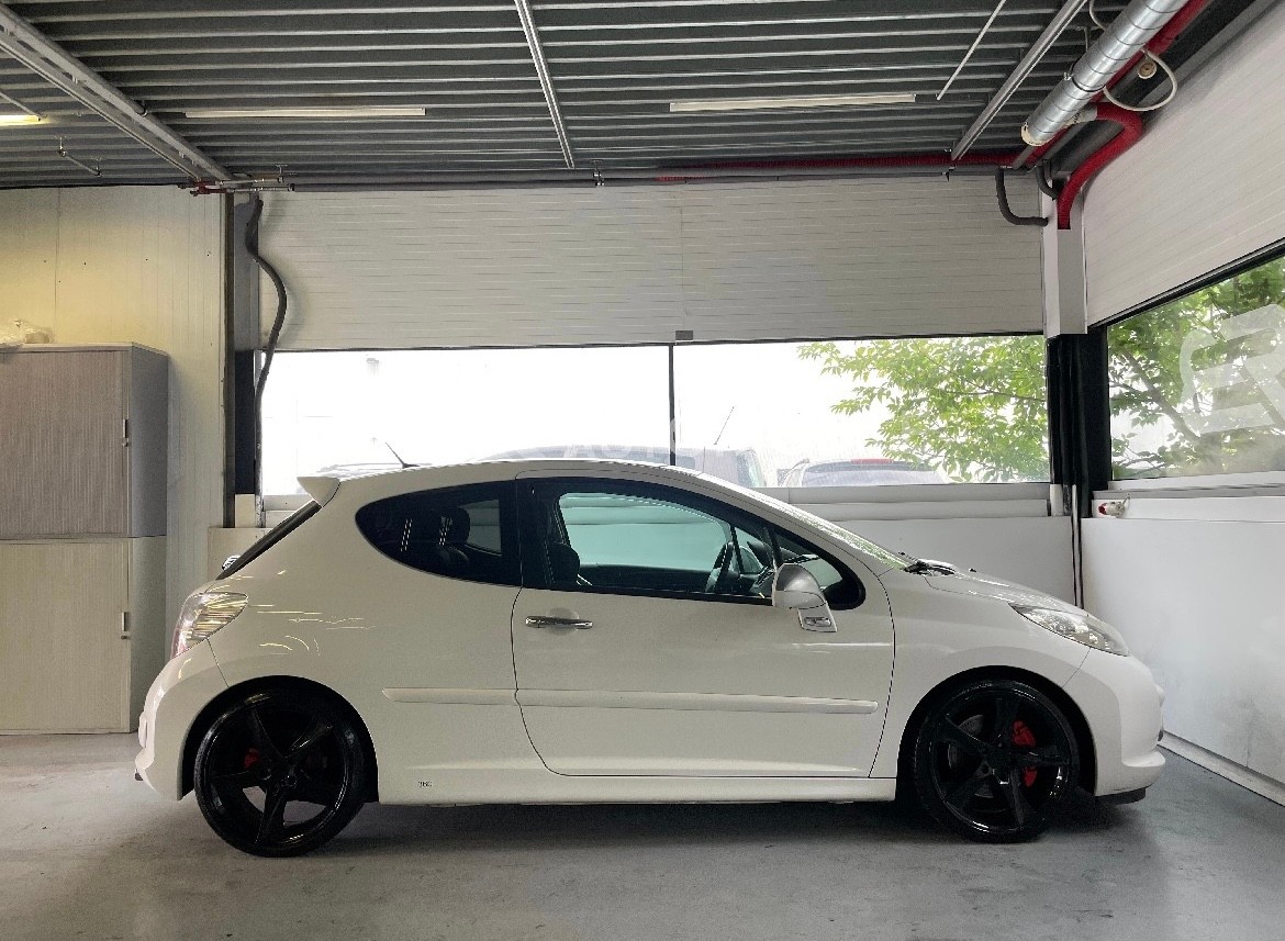 PEUGEOT 207 1.6 16V Turbo GTi-image-4