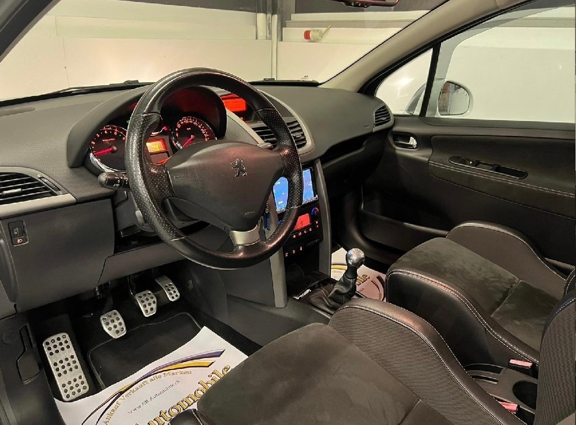 PEUGEOT 207 1.6 16V Turbo GTi-image-8