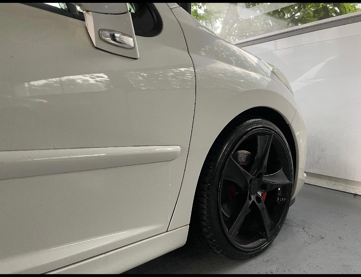 PEUGEOT 207 1.6 16V Turbo GTi-image-6