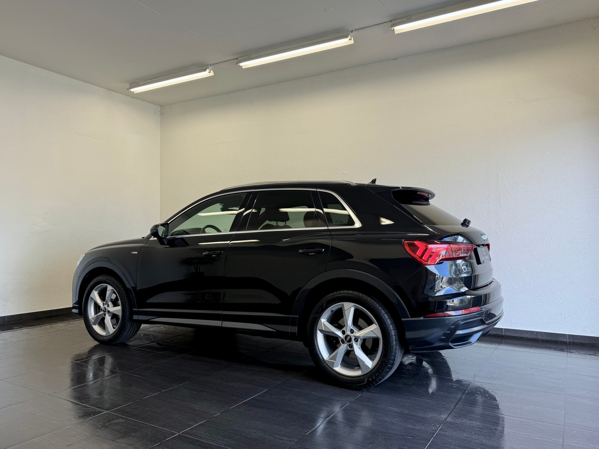 AUDI Q3 45 TFSI S line quattro S-tronic-image-8