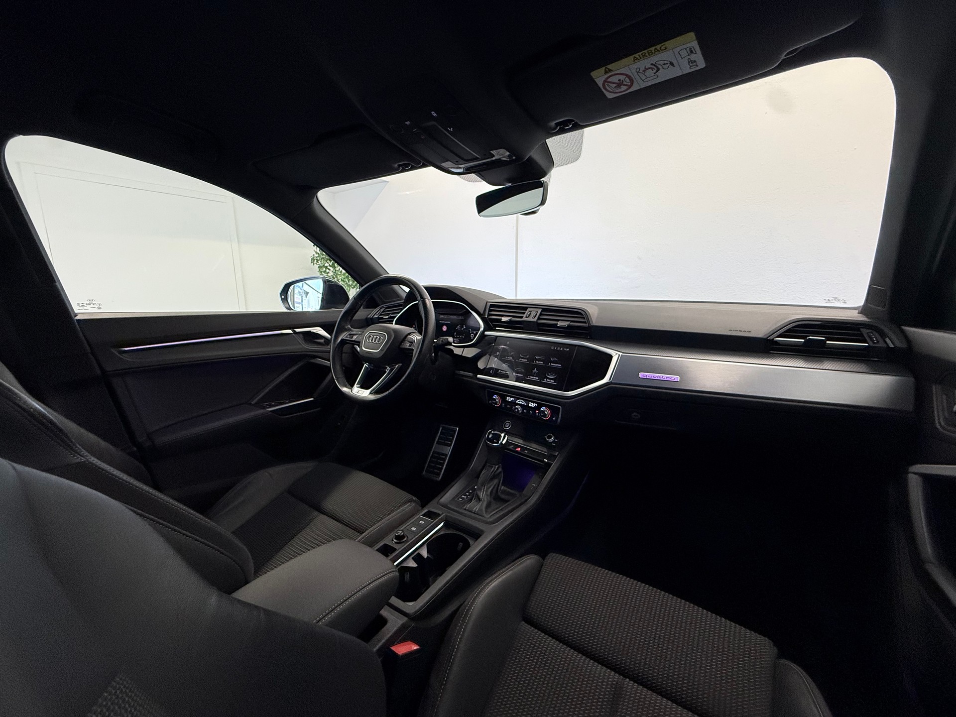 AUDI Q3 45 TFSI S line quattro S-tronic-image-23