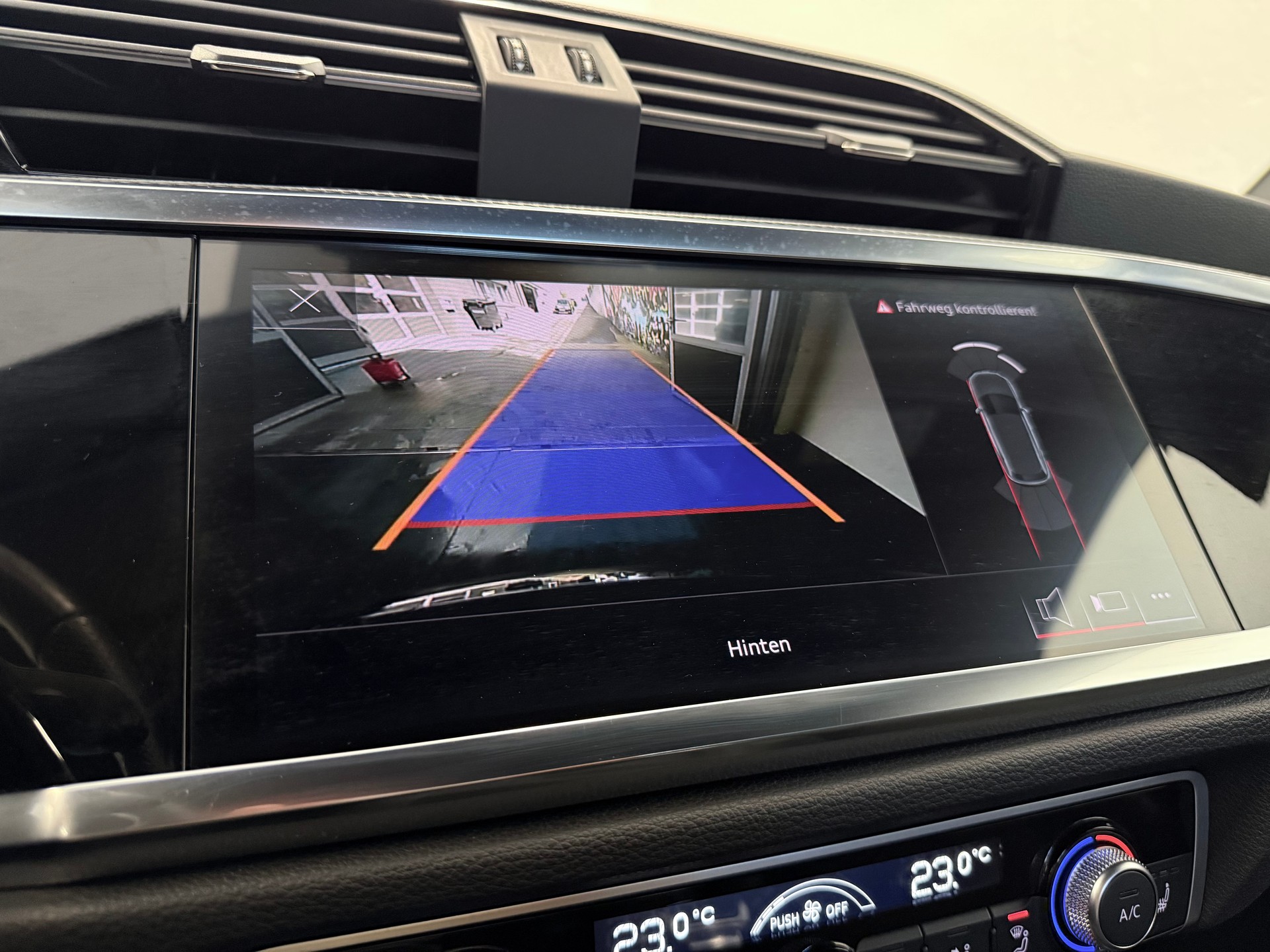 AUDI Q3 45 TFSI S line quattro S-tronic-image-27