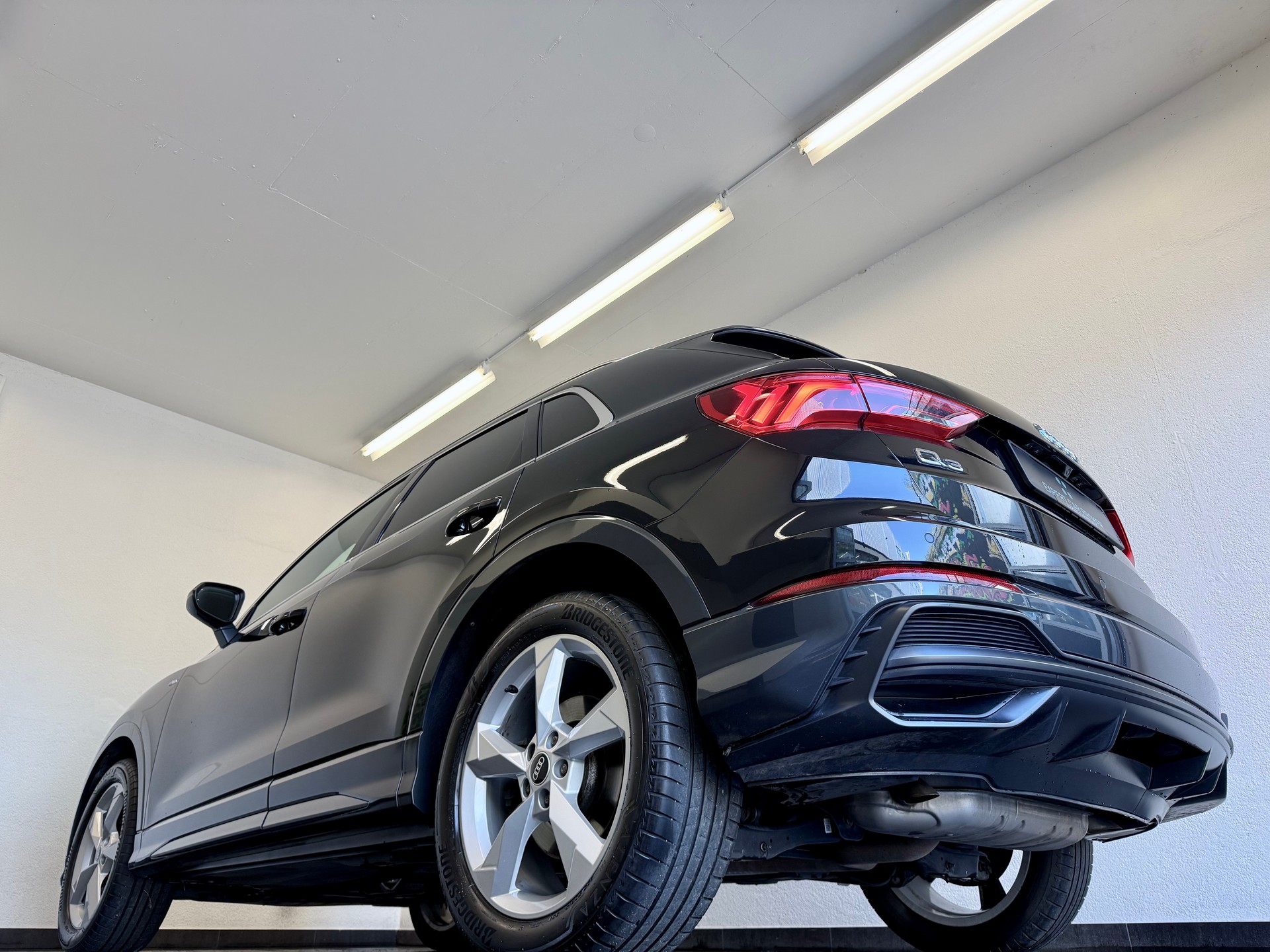 AUDI Q3 45 TFSI S line quattro S-tronic-image-10