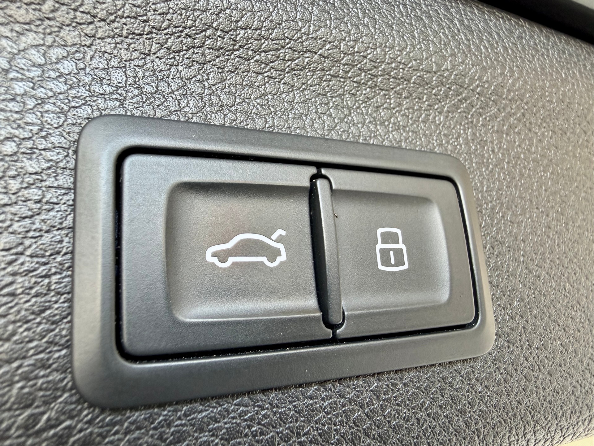 AUDI Q3 45 TFSI S line quattro S-tronic-image-14