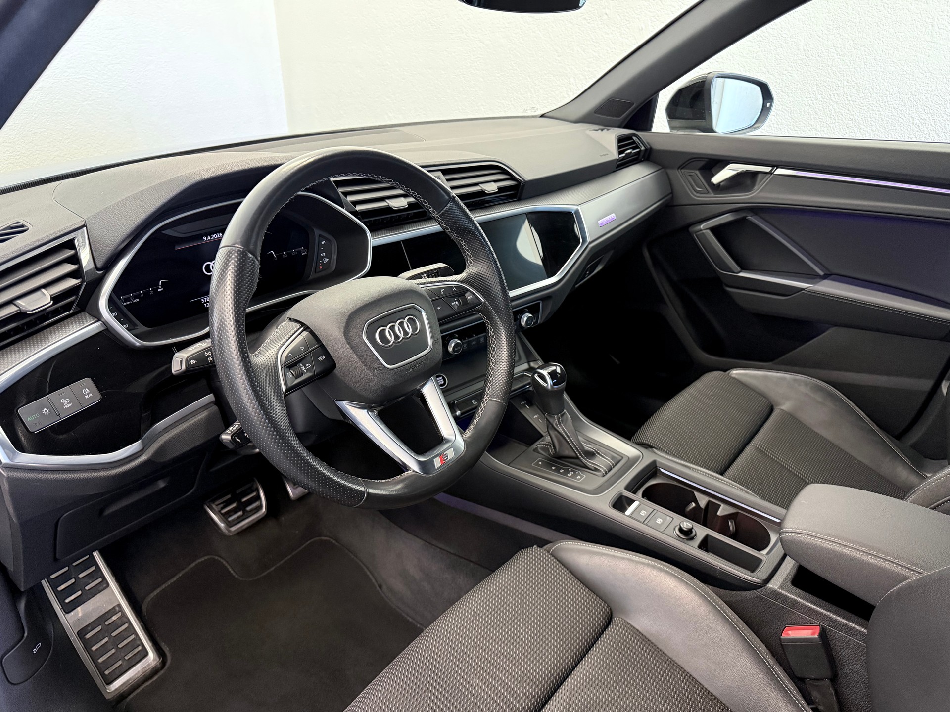 AUDI Q3 45 TFSI S line quattro S-tronic-image-17