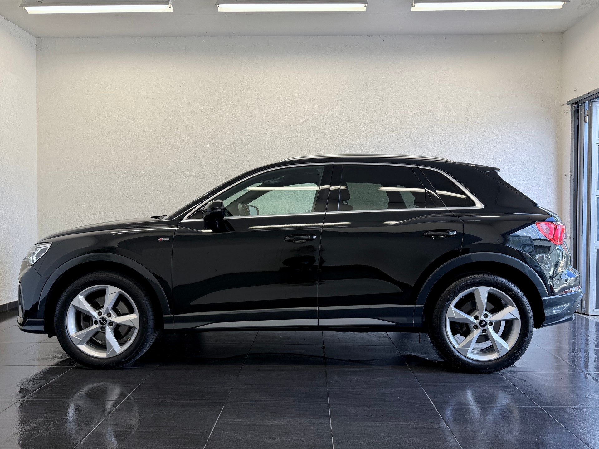 AUDI Q3 45 TFSI S line quattro S-tronic-image-7