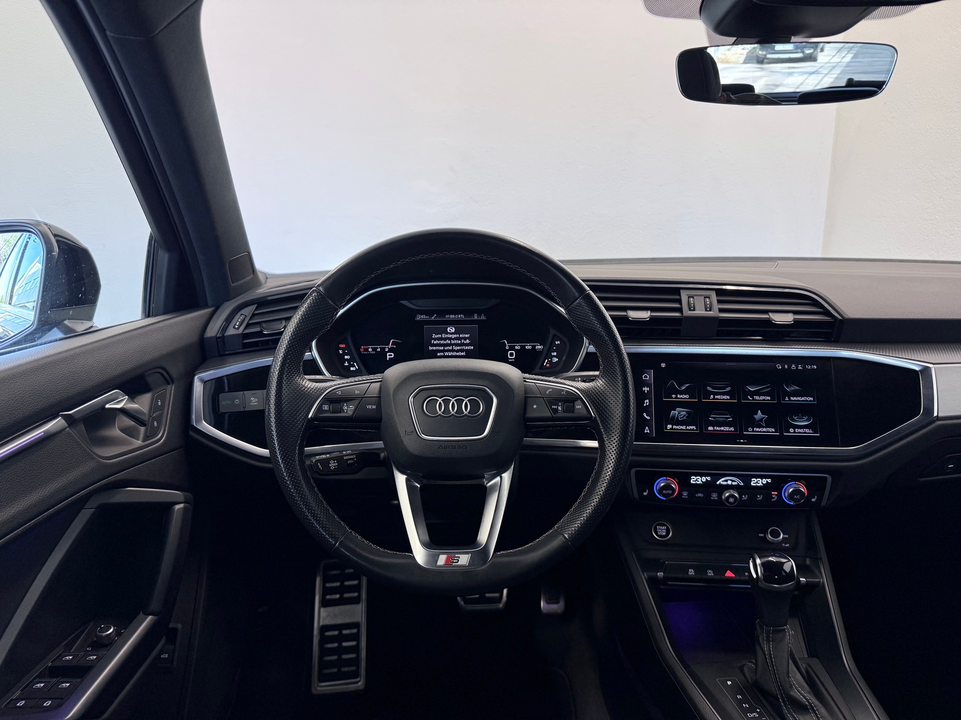 AUDI Q3 45 TFSI S line quattro S-tronic-image-19
