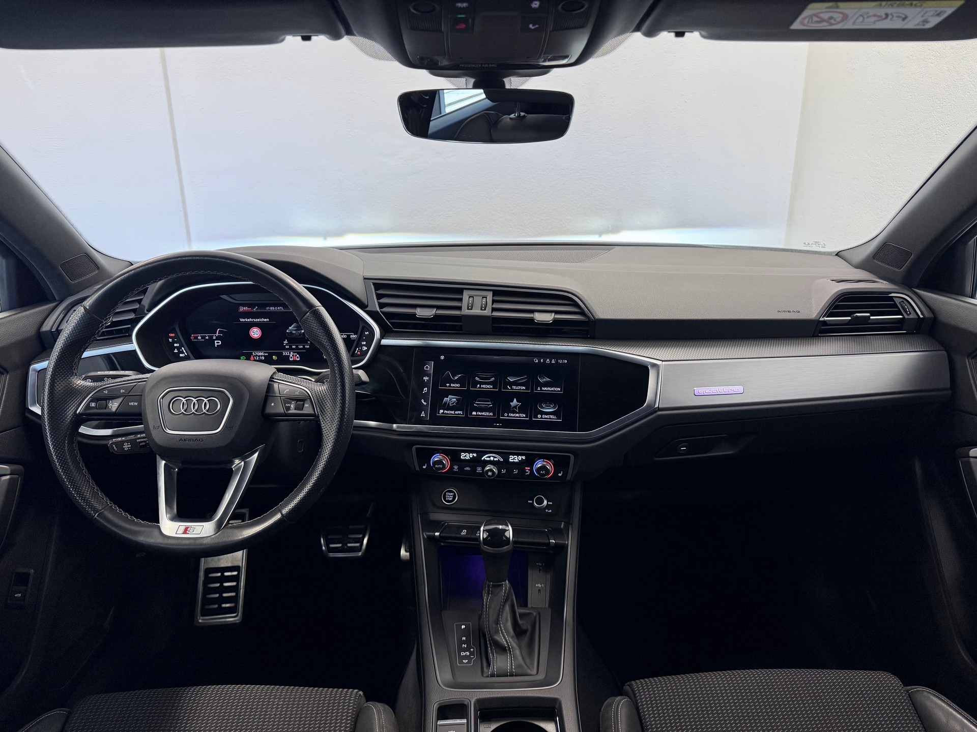 AUDI Q3 45 TFSI S line quattro S-tronic-image-16
