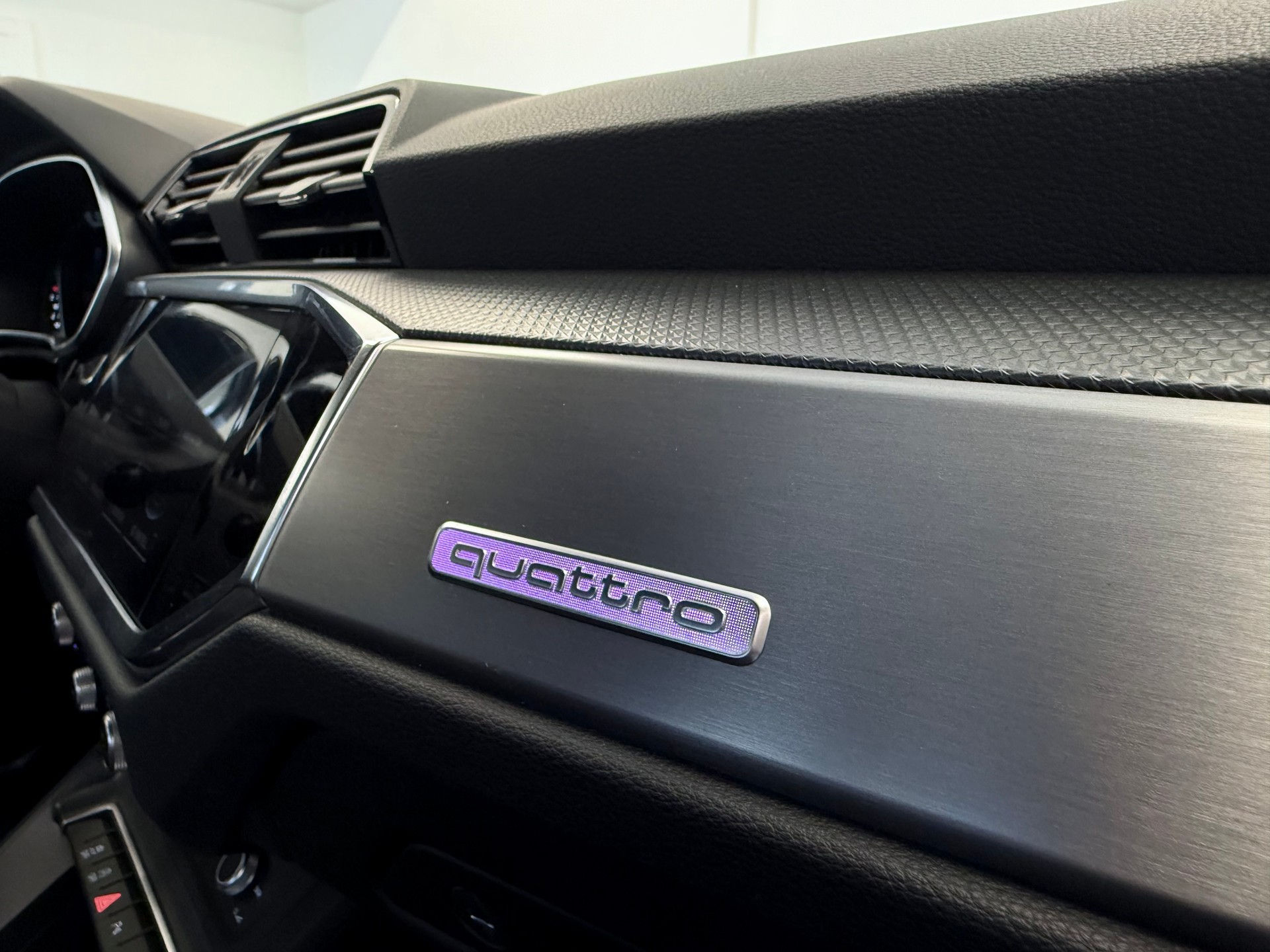 AUDI Q3 45 TFSI S line quattro S-tronic-image-28