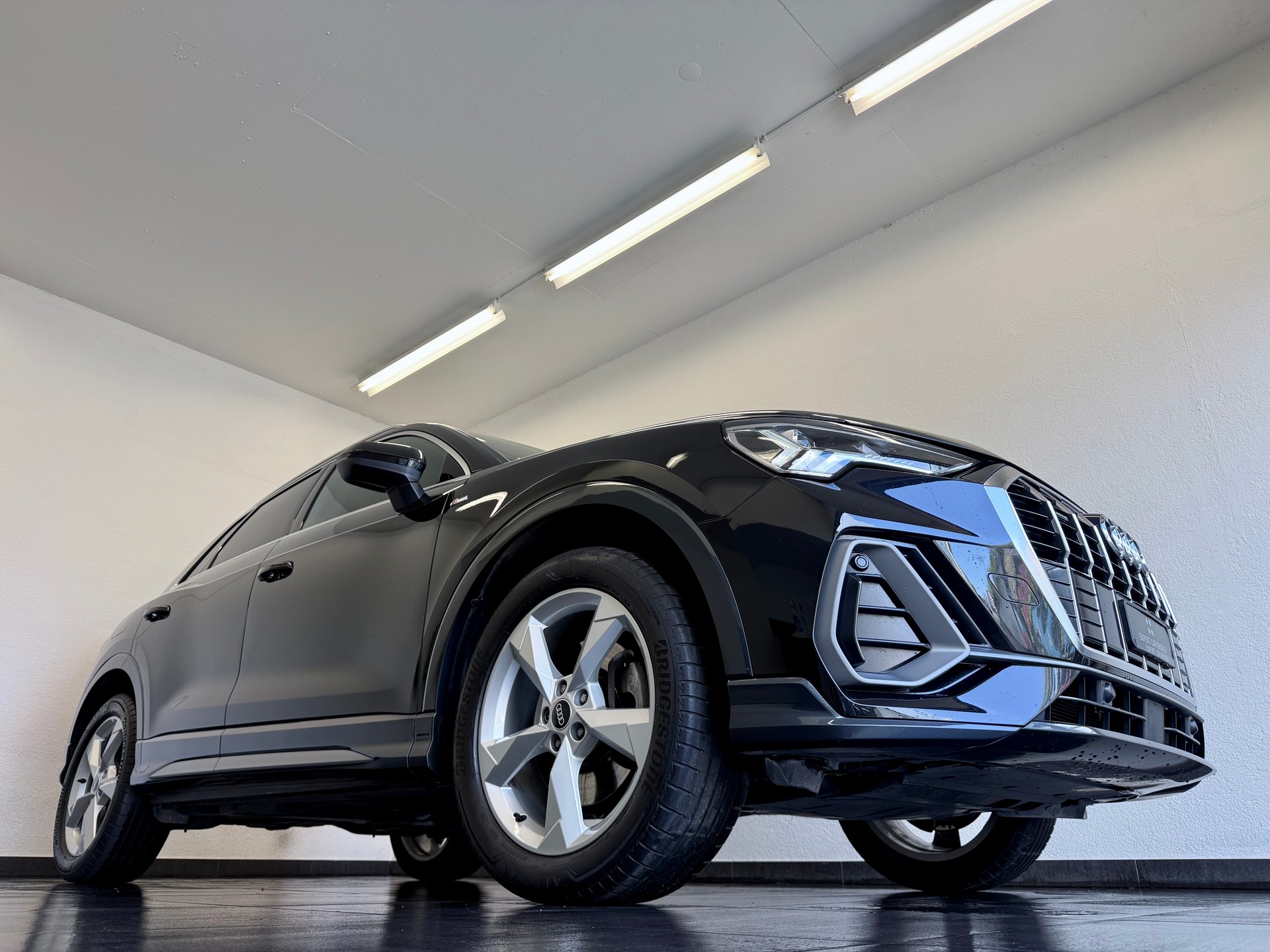 AUDI Q3 45 TFSI S line quattro S-tronic-image-2