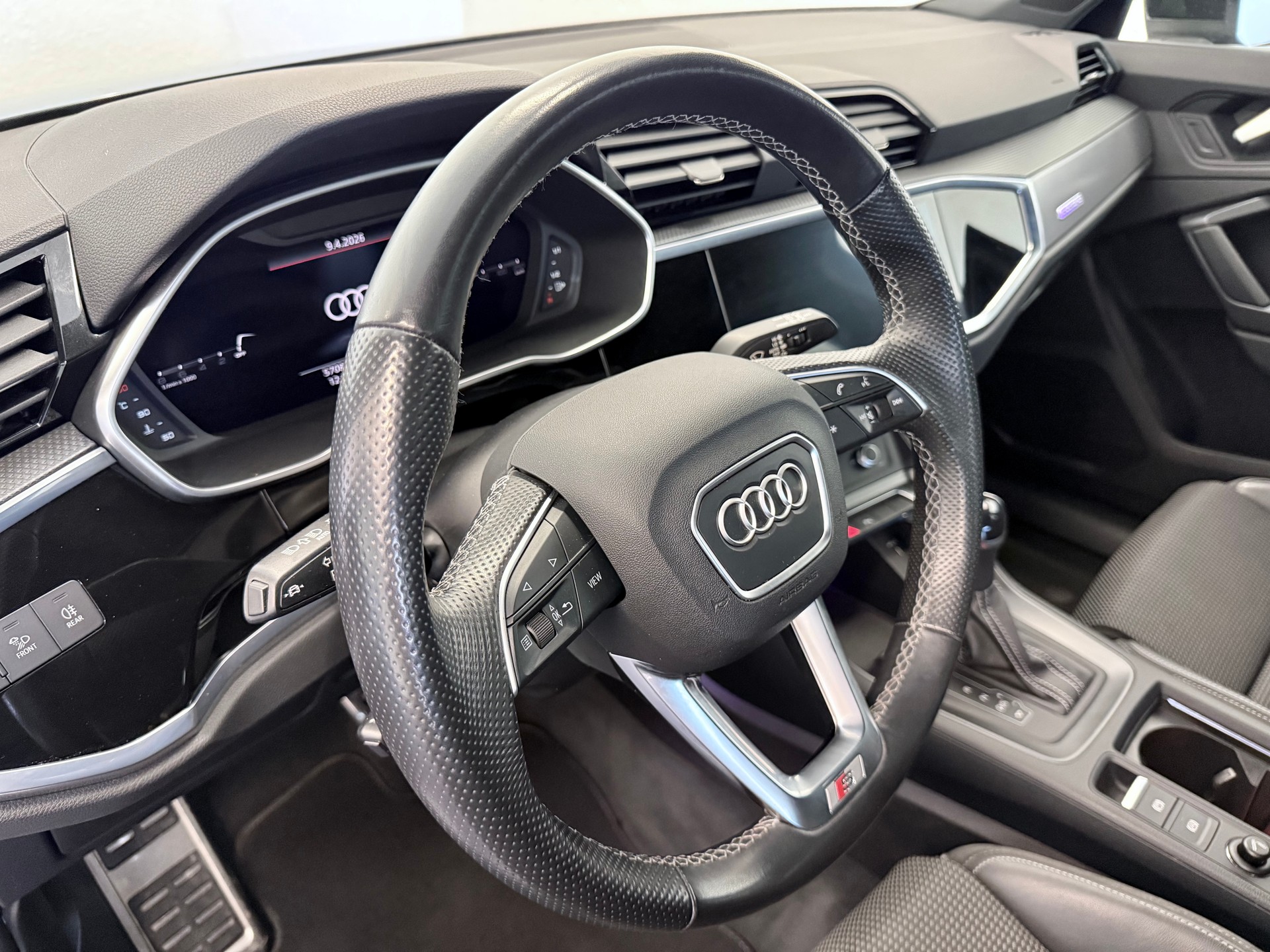 AUDI Q3 45 TFSI S line quattro S-tronic-image-18