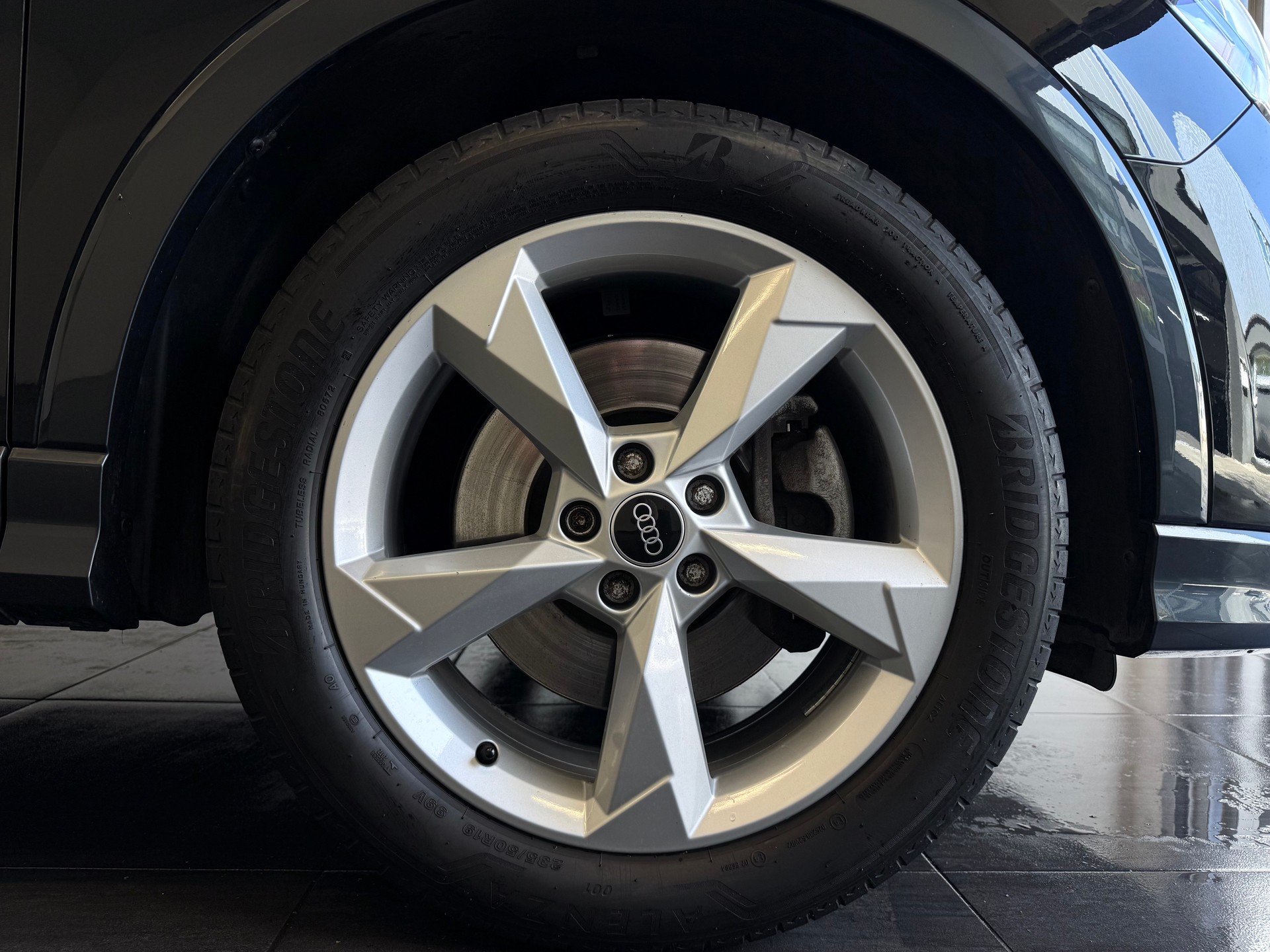 AUDI Q3 45 TFSI S line quattro S-tronic-image-5