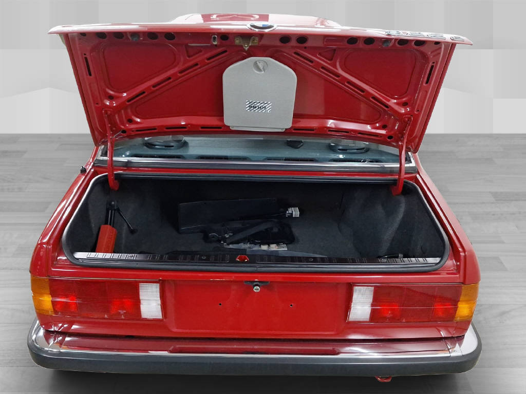 BMW 325e-image-7