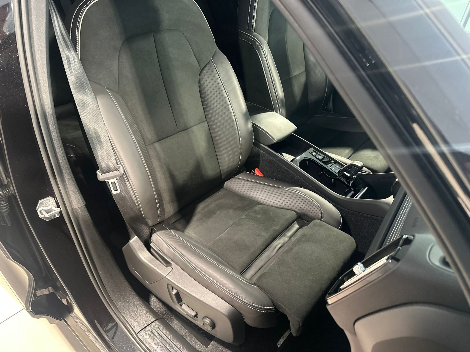 VOLVO XC40 T5 TwE R-Design-image-6