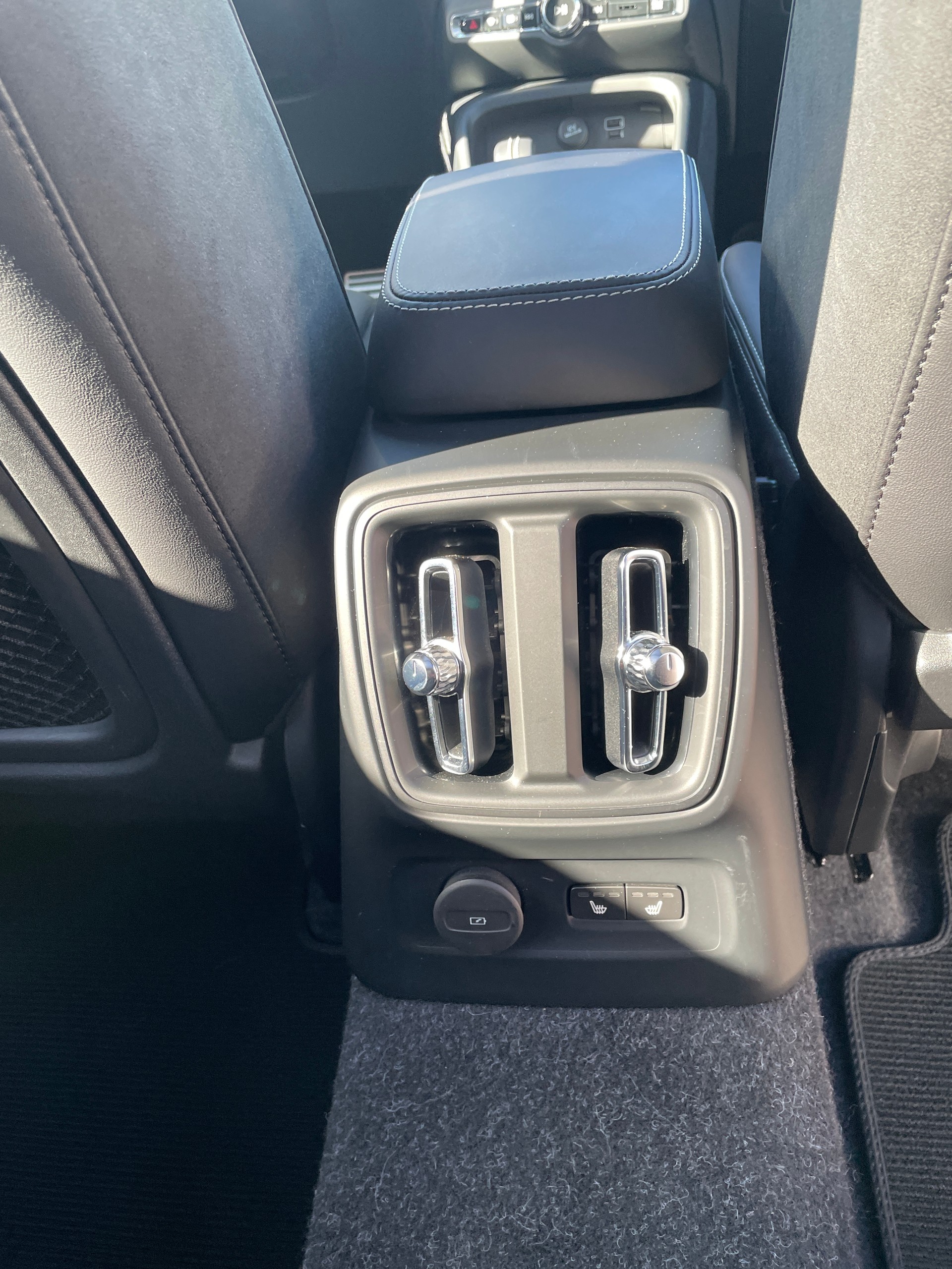 VOLVO XC40 T5 TwE R-Design-image-18