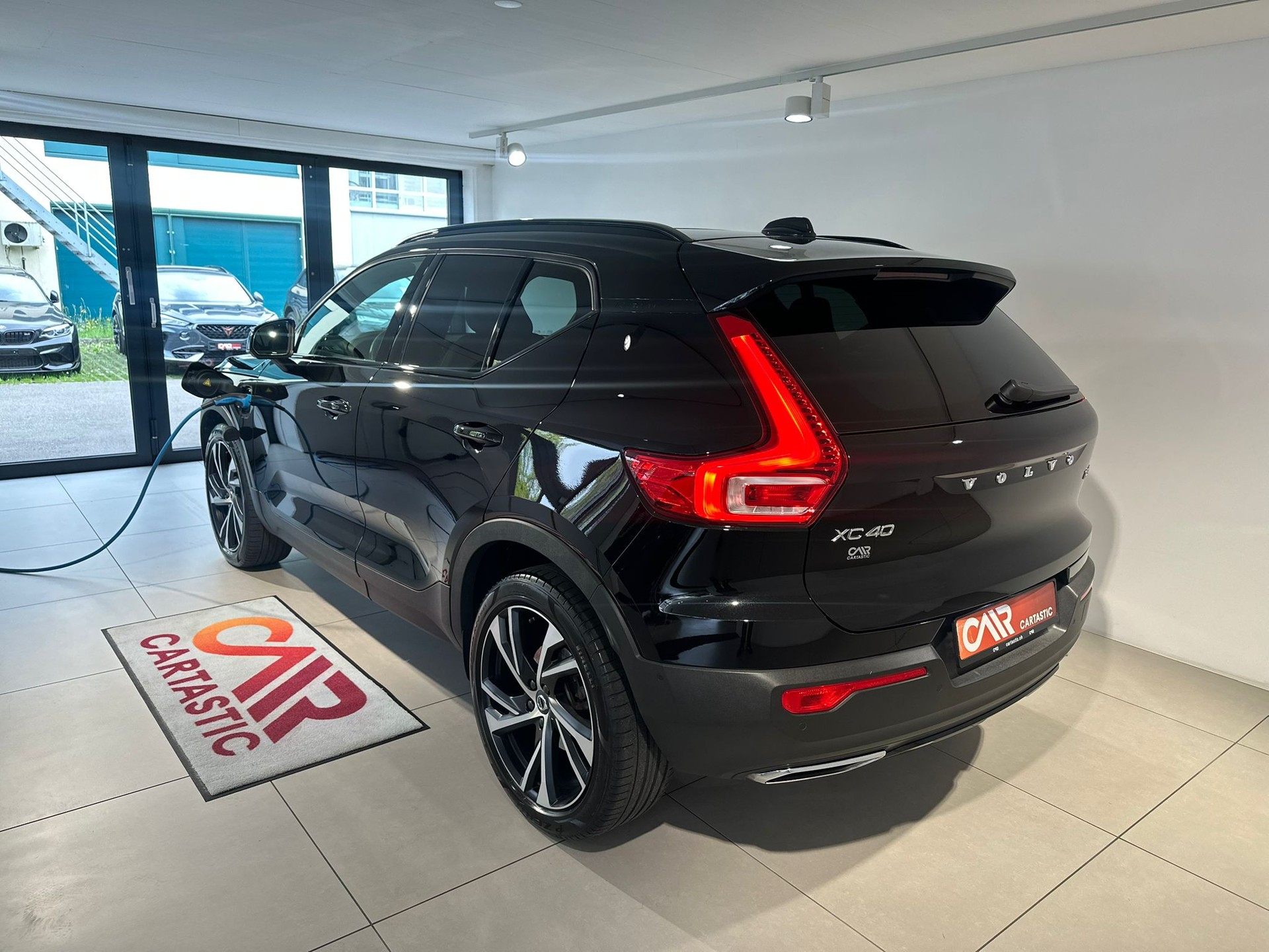 VOLVO XC40 T5 TwE R-Design-showroom-element-2