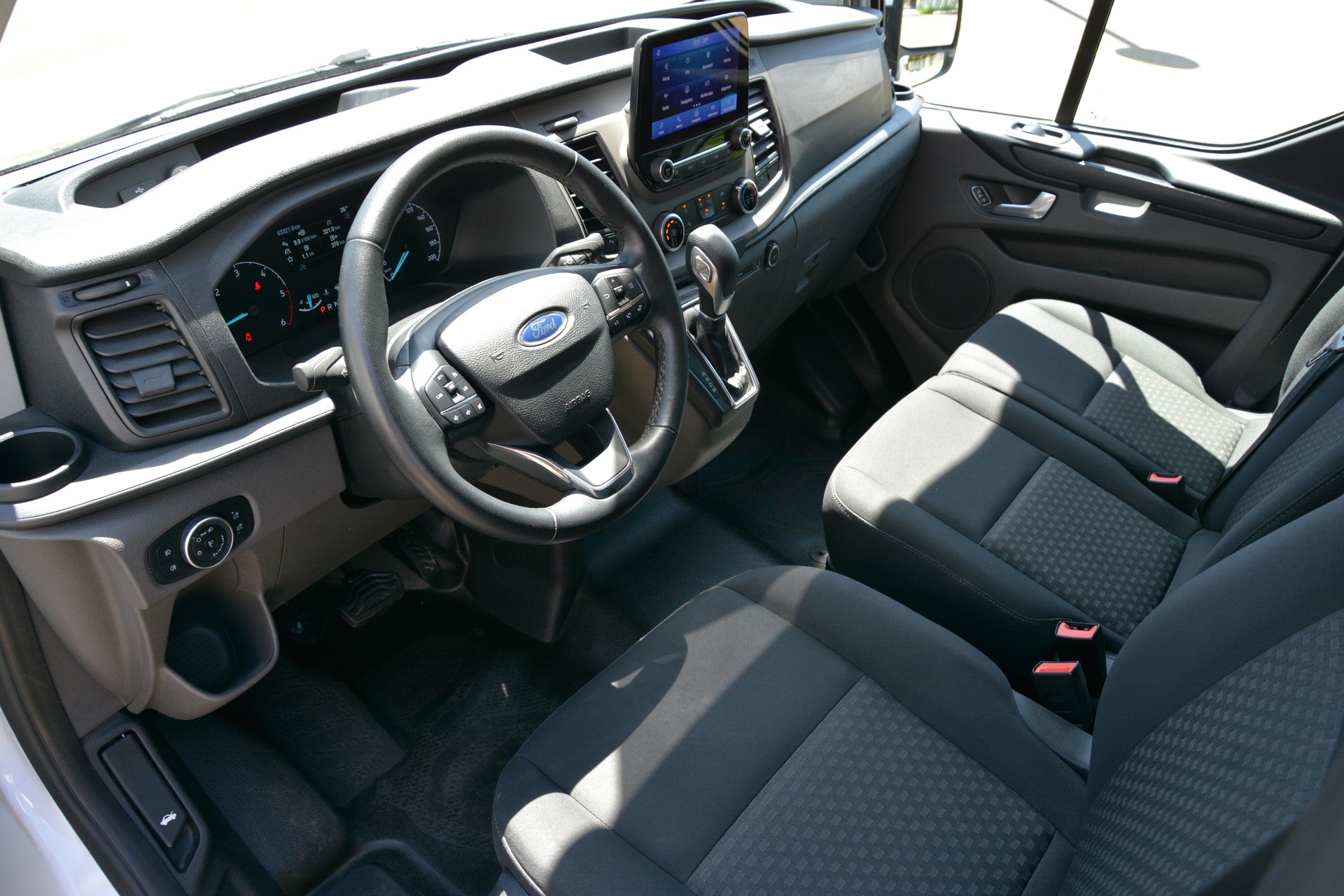 FORD Transit Custom Van 300 L2H1 Trend A-image-8