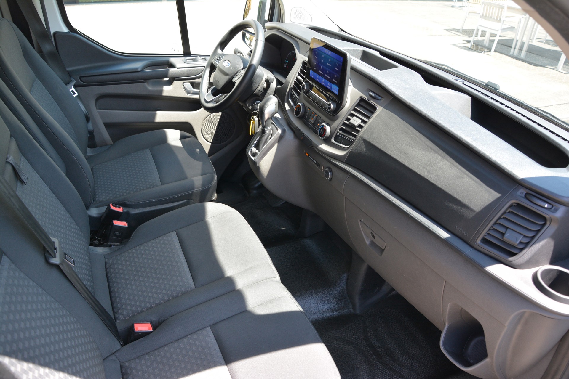 FORD Transit Custom Van 300 L2H1 Trend A-image-10