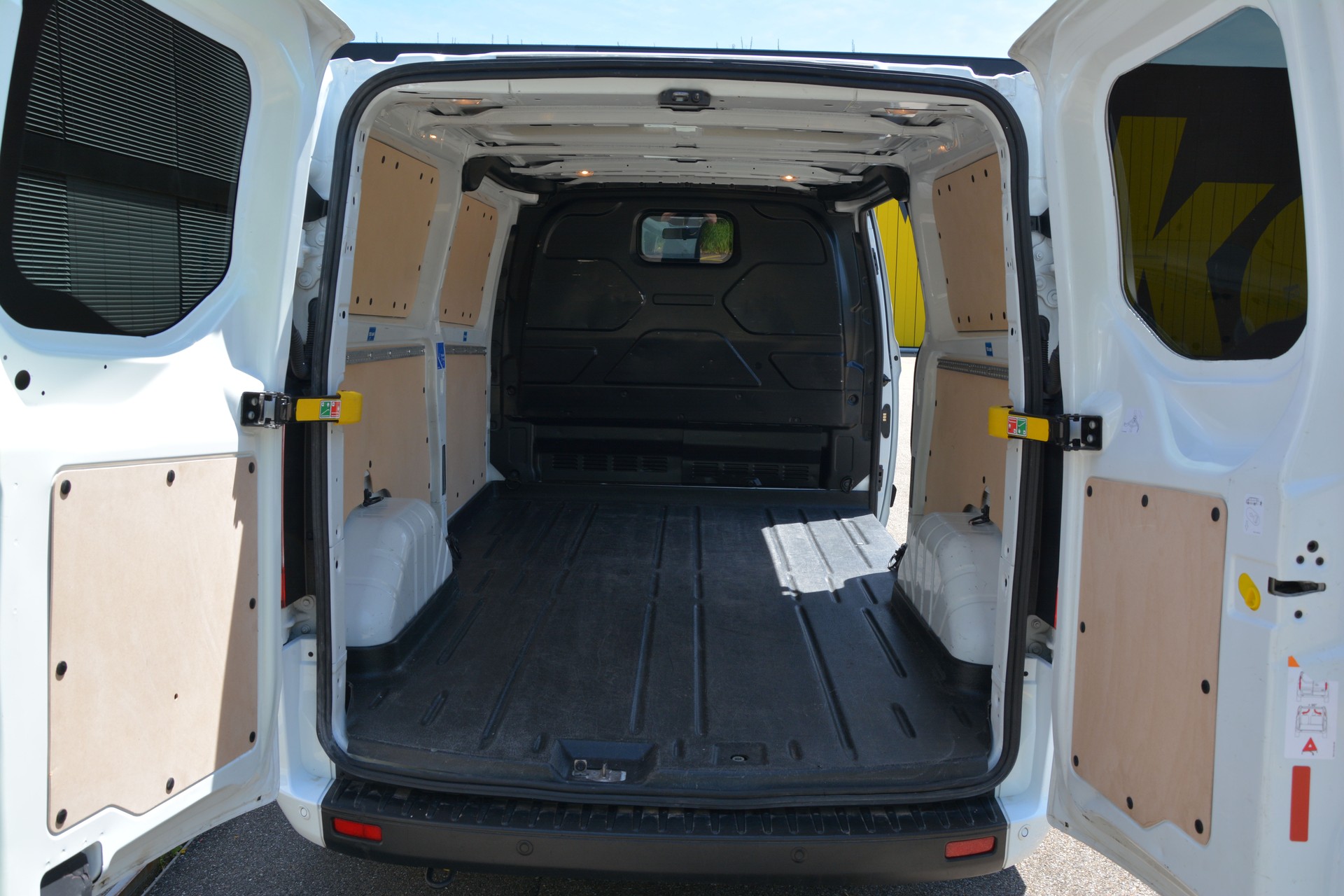 FORD Transit Custom Van 300 L2H1 Trend A-image-14