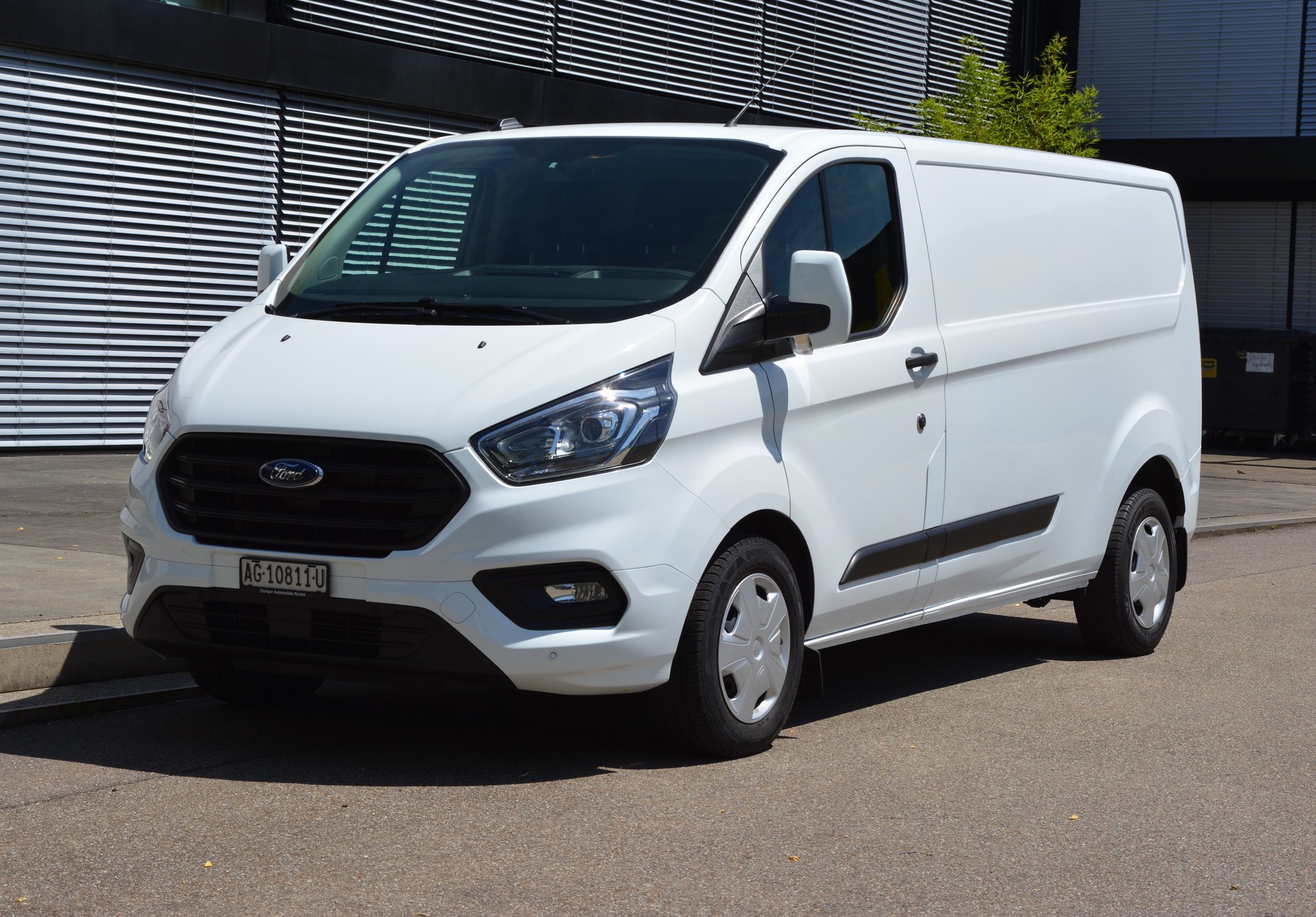 FORD Transit Custom Van 300 L2H1 Trend A-image-6