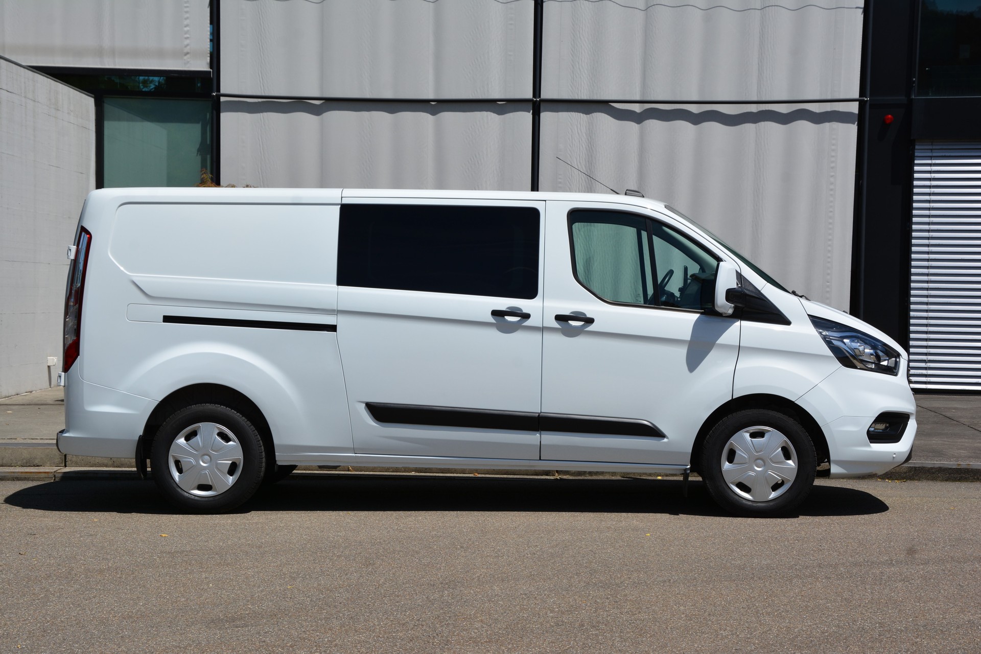 FORD Transit Custom Van 300 L2H1 Trend A-image-1