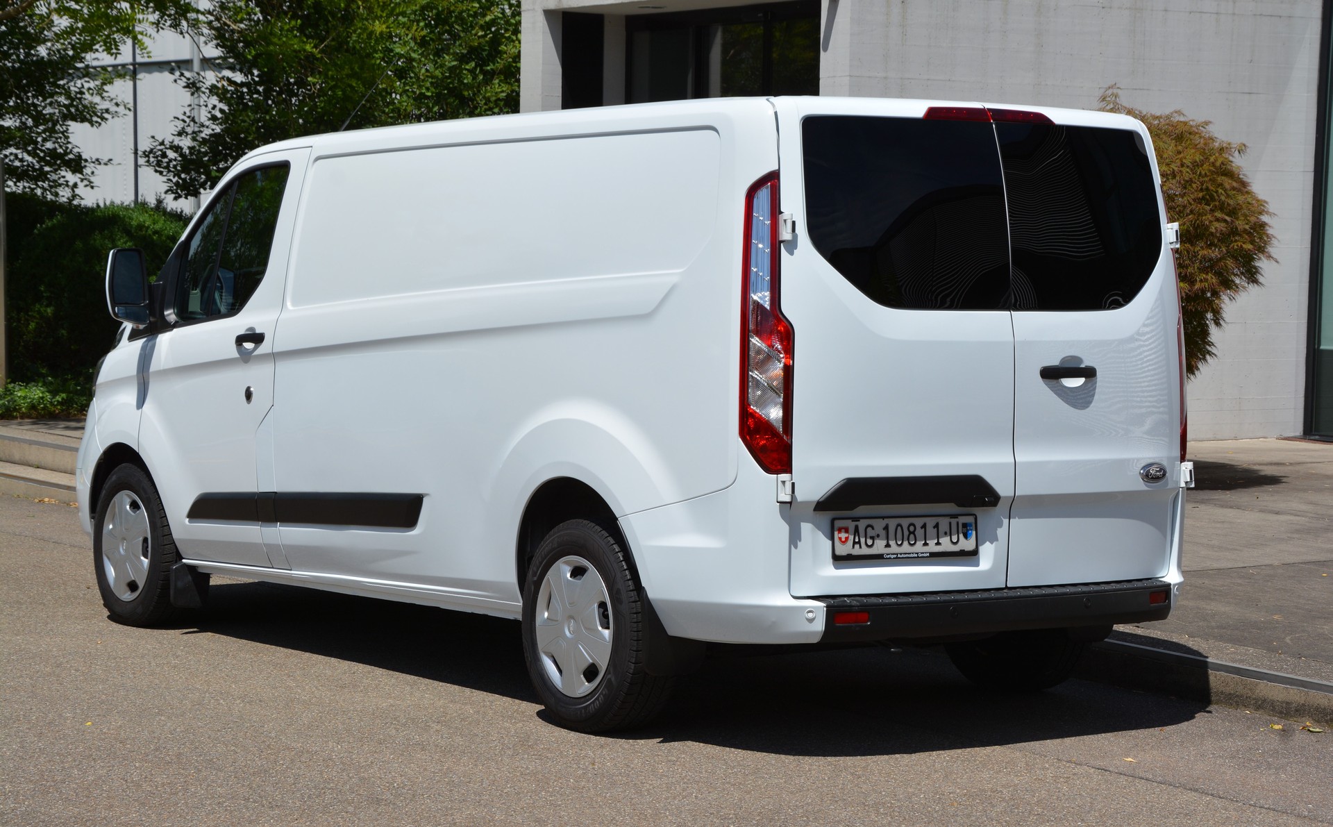 FORD Transit Custom Van 300 L2H1 Trend A-image-4