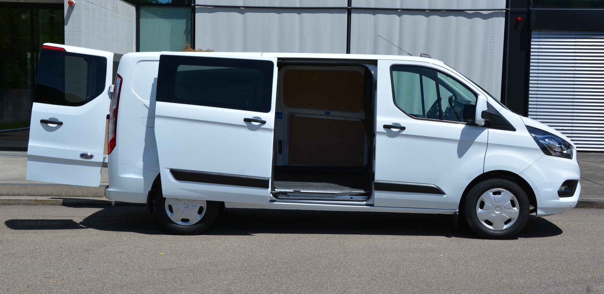 FORD Transit Custom Van 300 L2H1 Trend A-image-12
