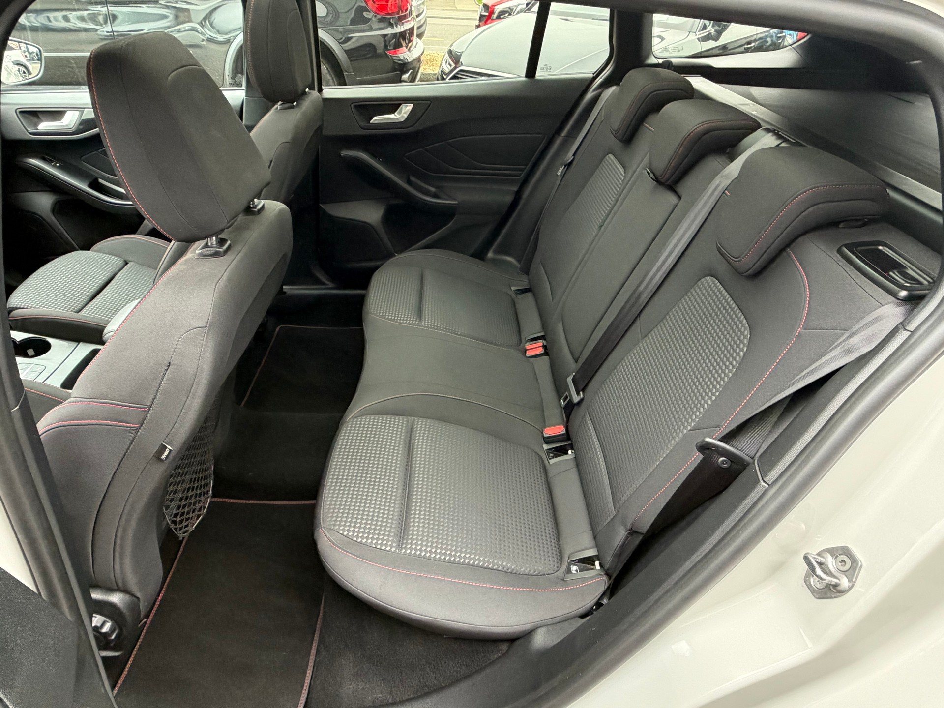 FORD Focus 2.0 TDCi ST Line Automatic-image-11