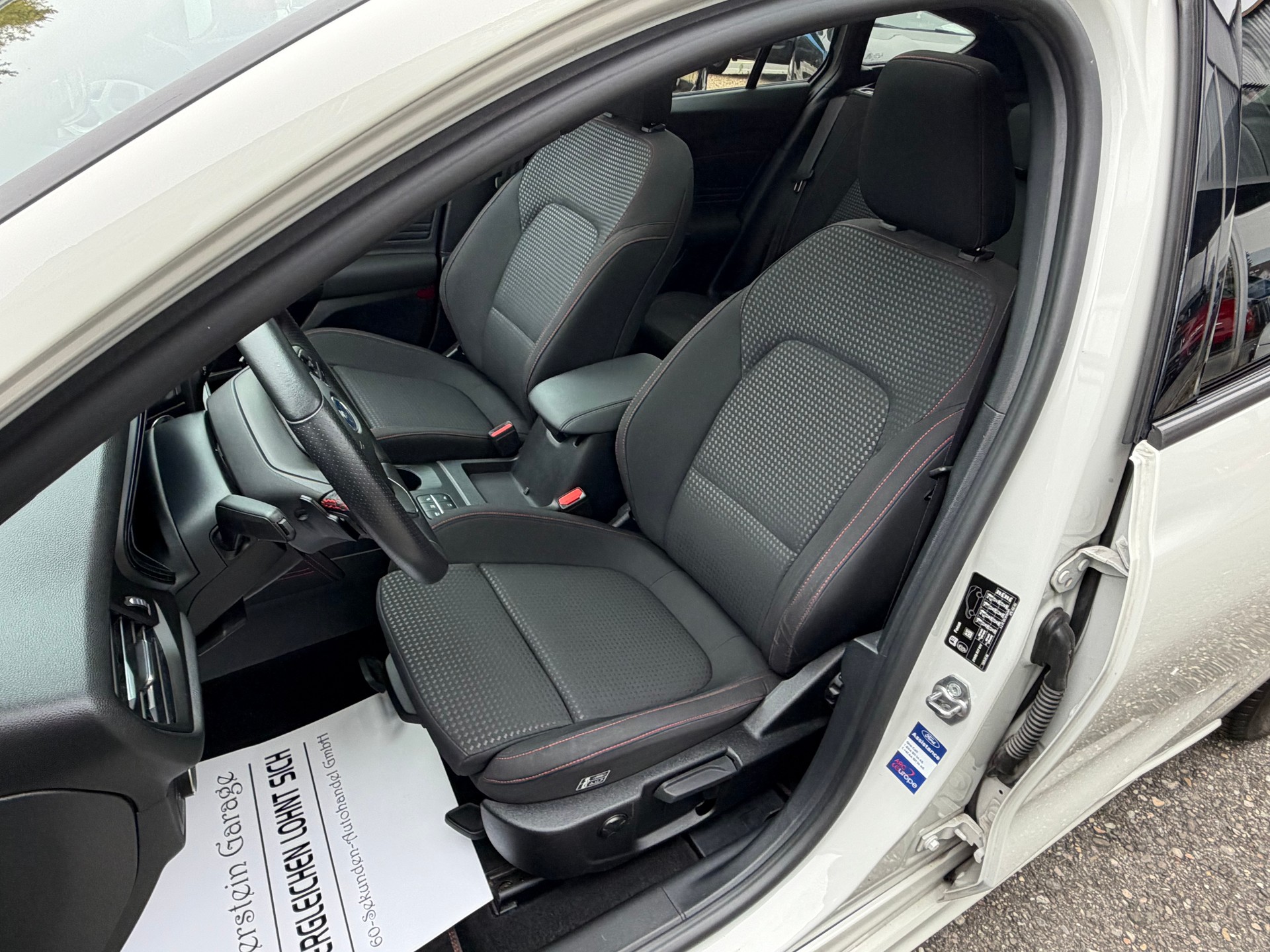FORD Focus 2.0 TDCi ST Line Automatic-image-9