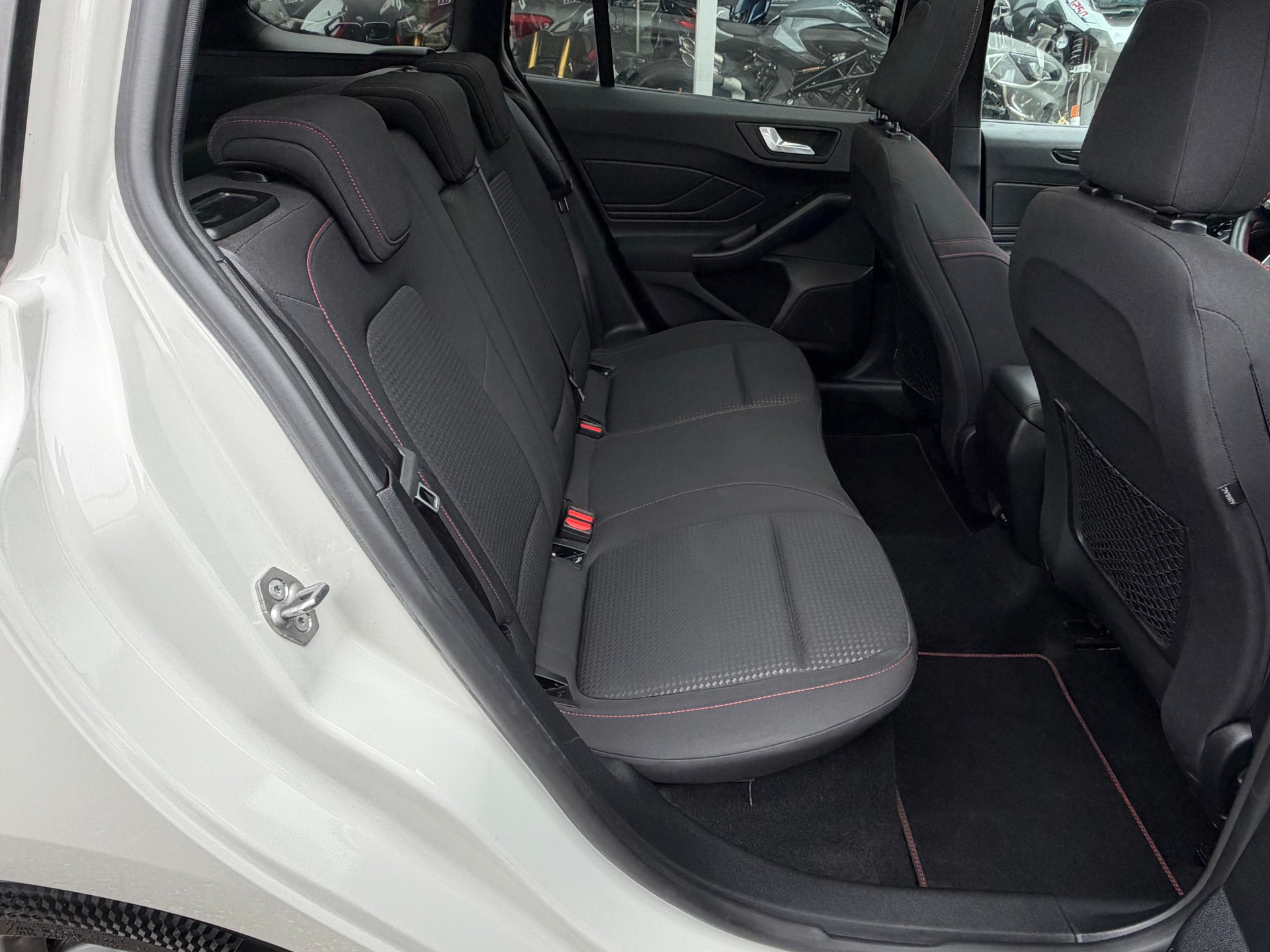 FORD Focus 2.0 TDCi ST Line Automatic-image-13