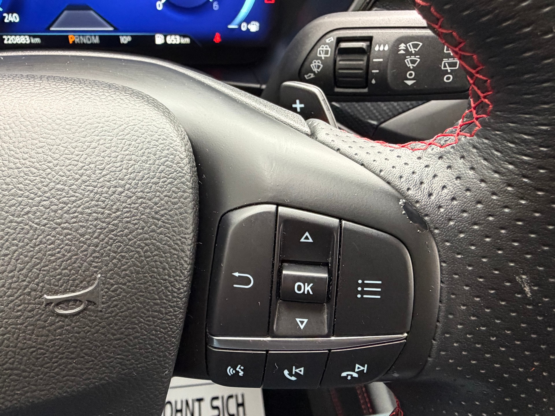 FORD Focus 2.0 TDCi ST Line Automatic-image-16