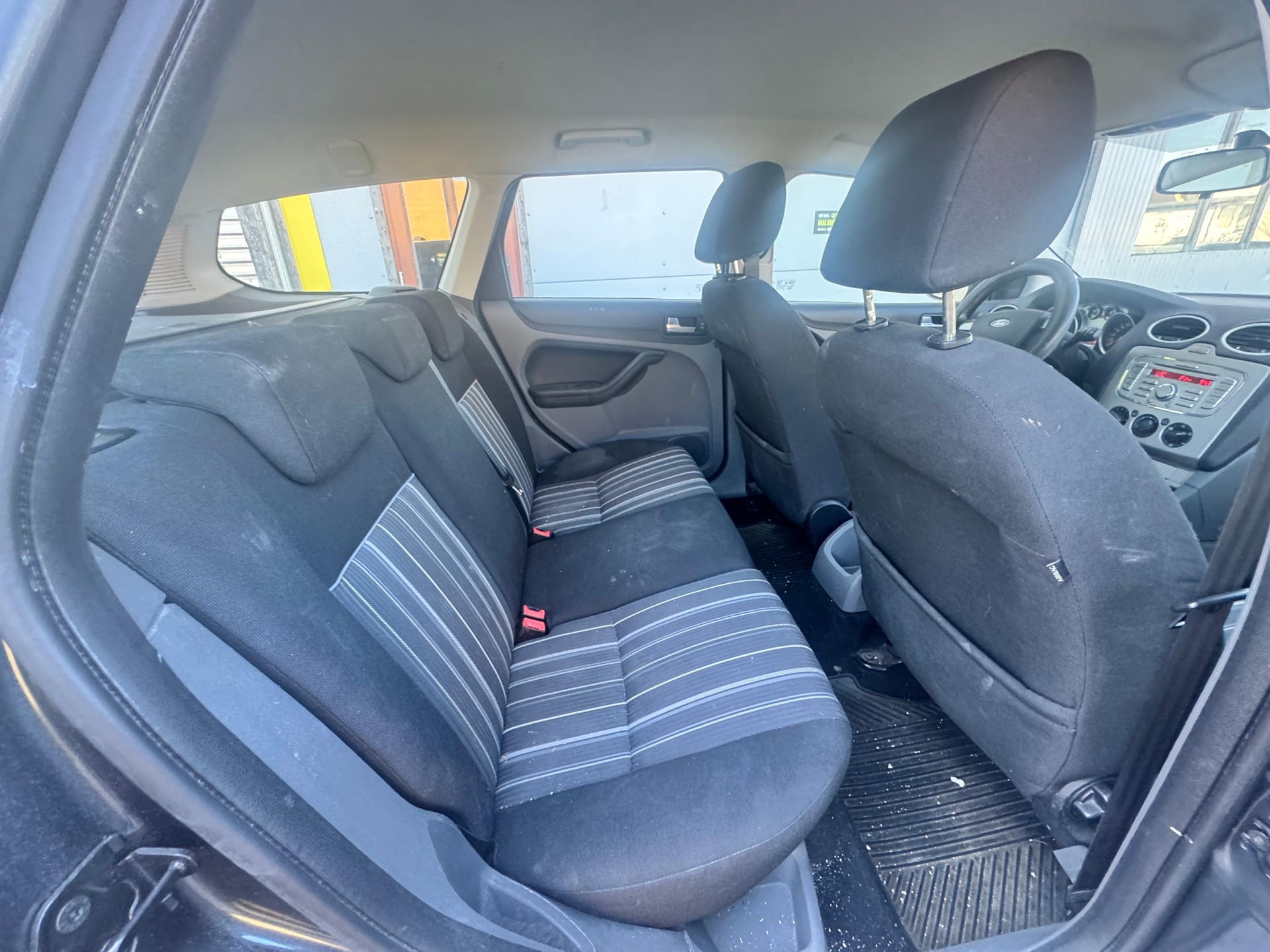 FORD Focus 1.8i Titanium-image-12