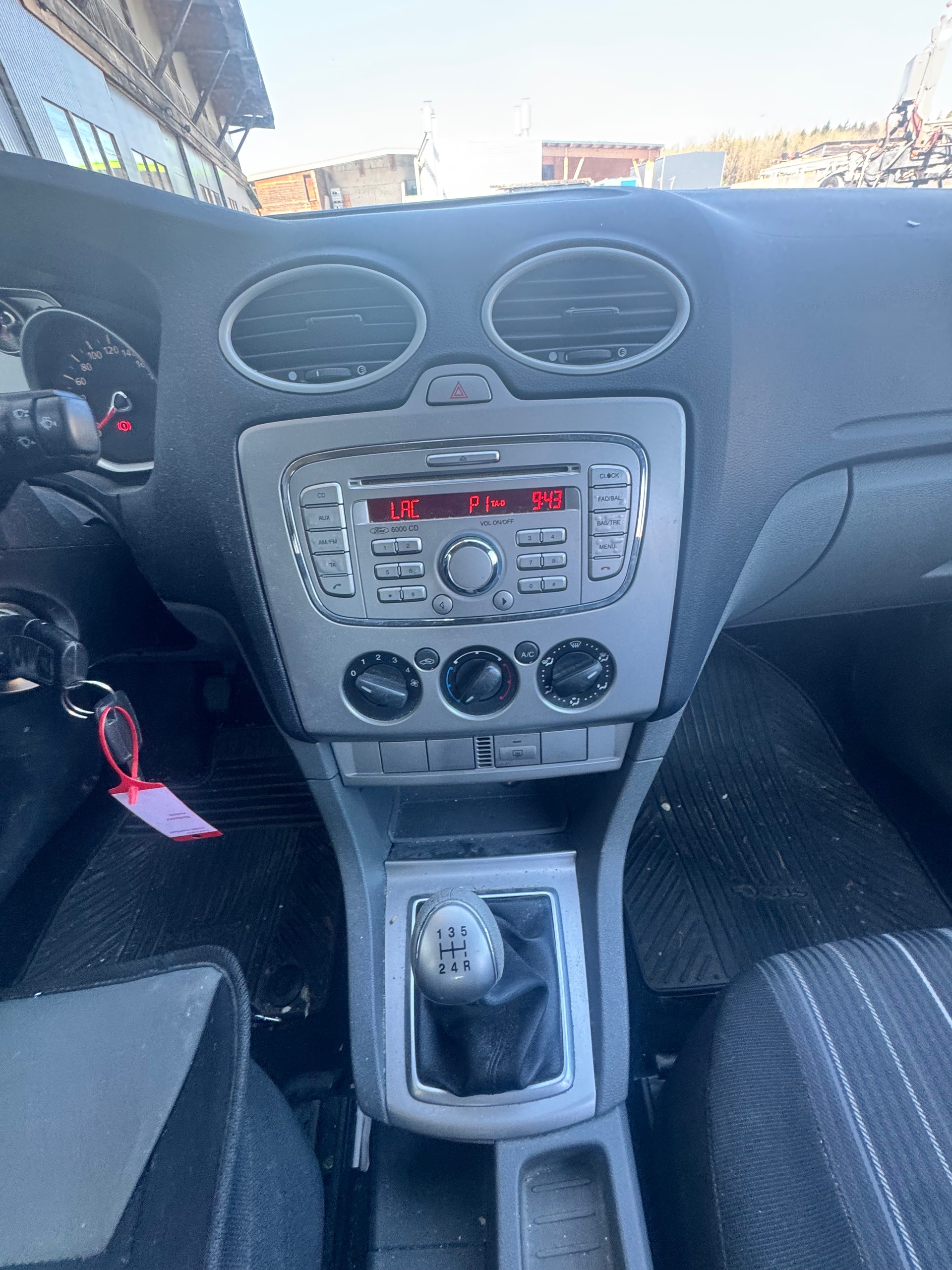 FORD Focus 1.8i Titanium-image-7