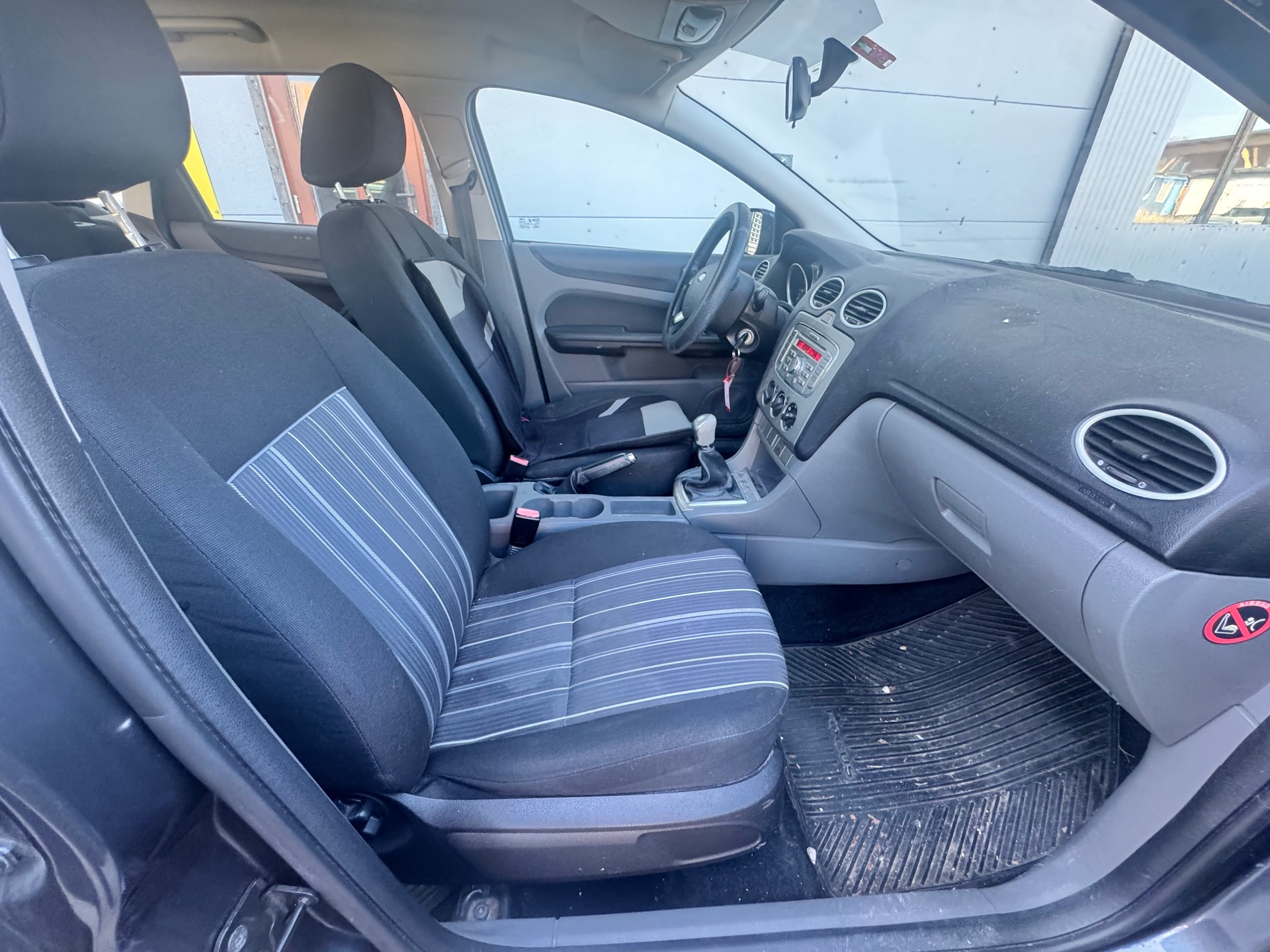FORD Focus 1.8i Titanium-image-10