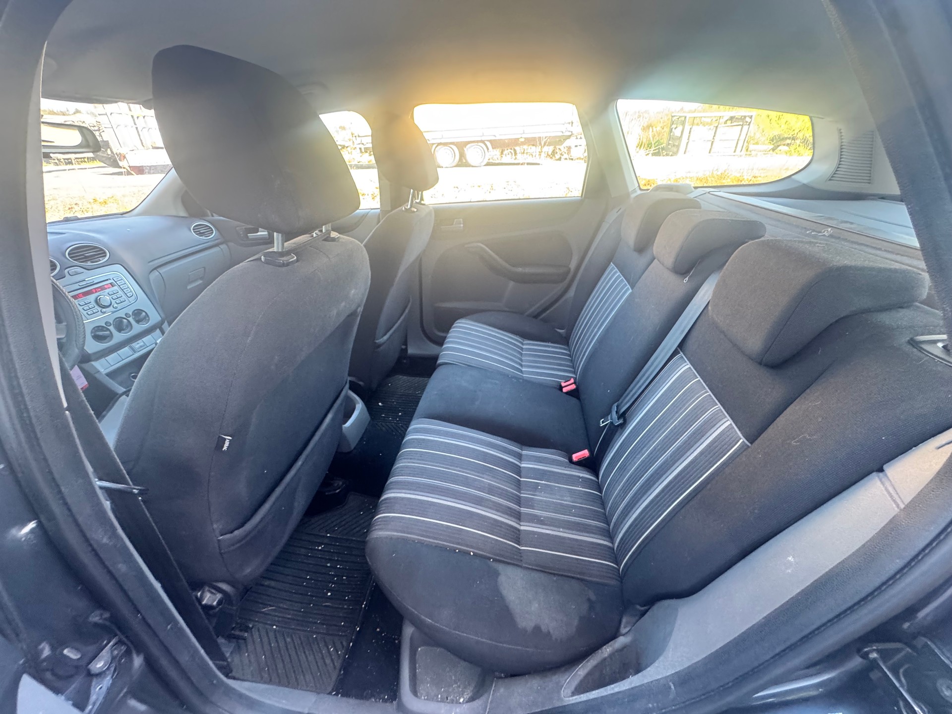 FORD Focus 1.8i Titanium-image-13