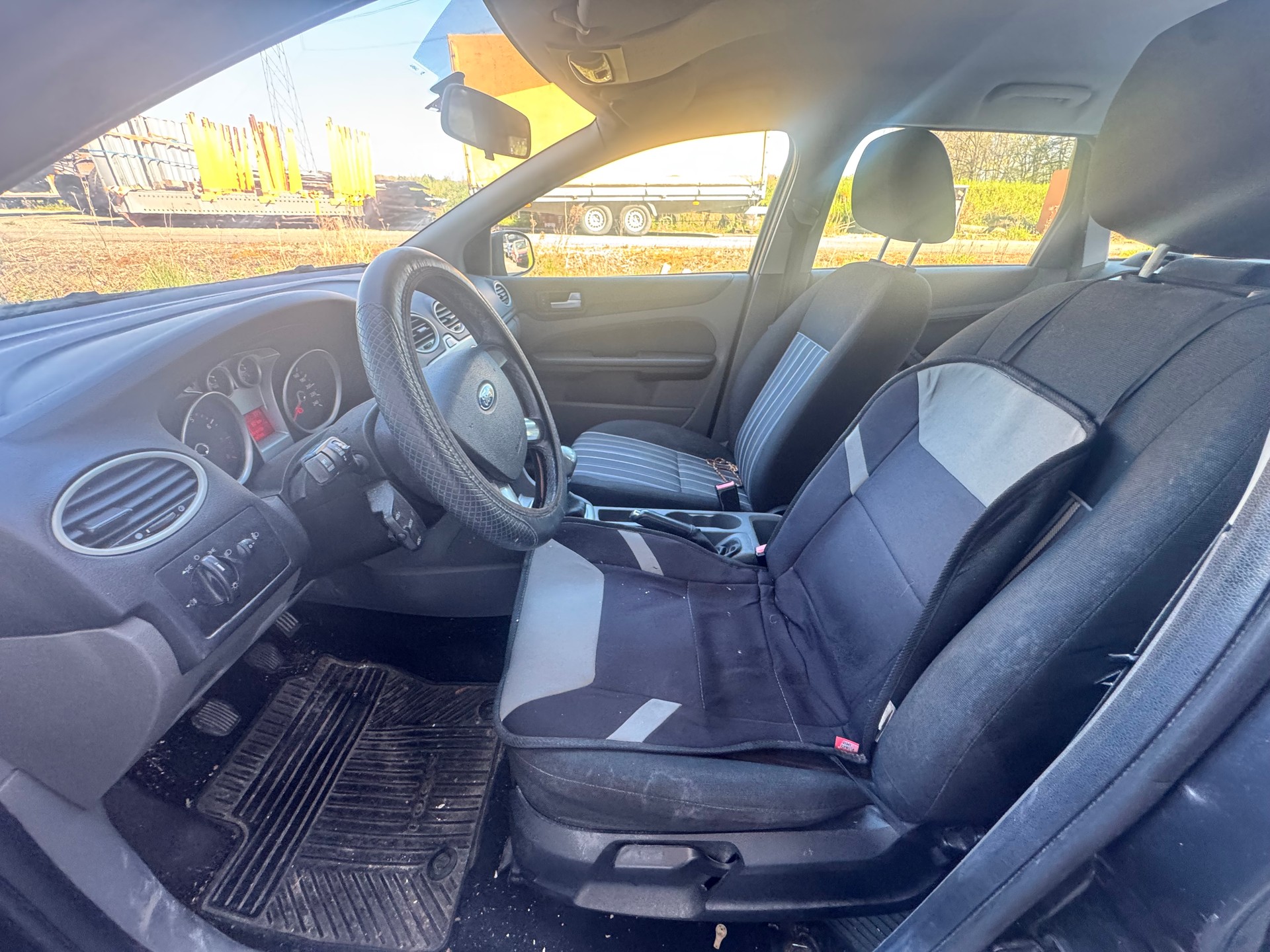FORD Focus 1.8i Titanium-image-9