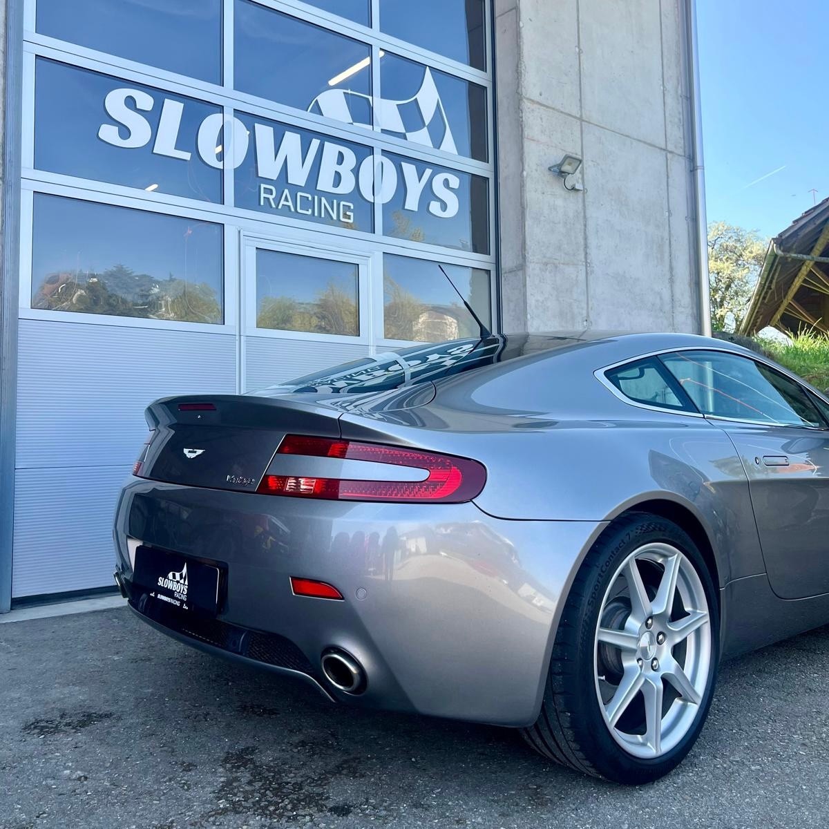 ASTON MARTIN V8 Vantage 4.3-image-4