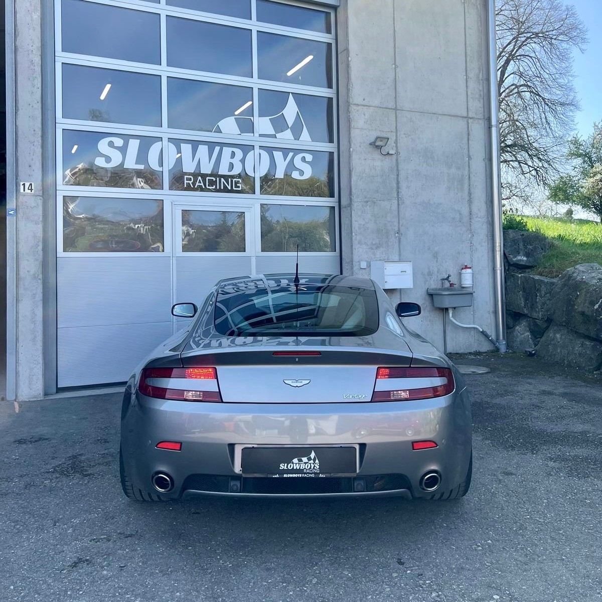 ASTON MARTIN V8 Vantage 4.3-image-11