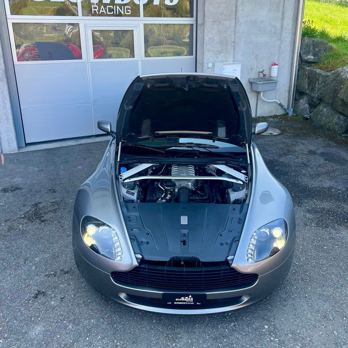 ASTON MARTIN V8 Vantage 4.3-image-9