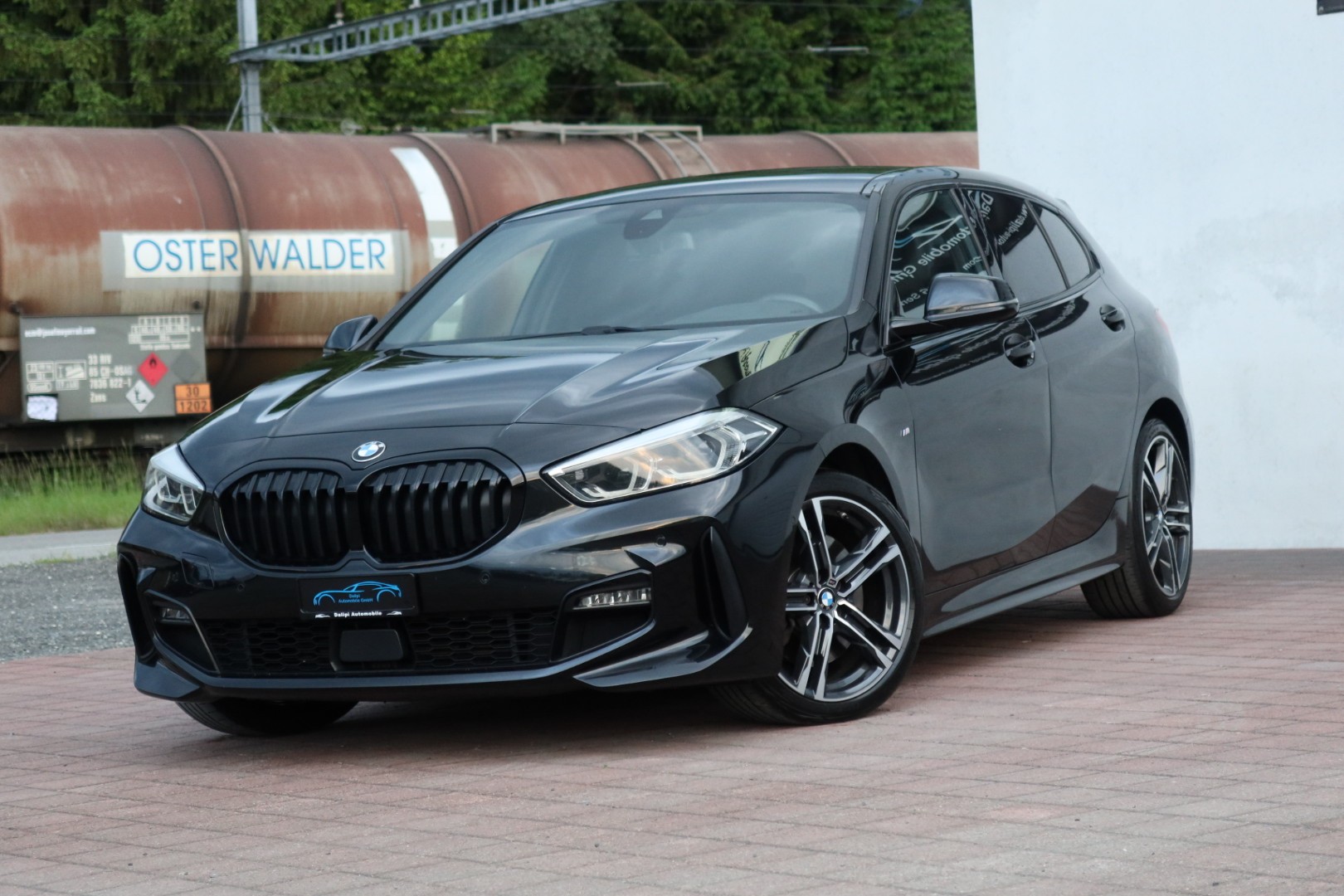 BMW 120d xDrive Steptronic M Sport (CH)-showroom-element-2