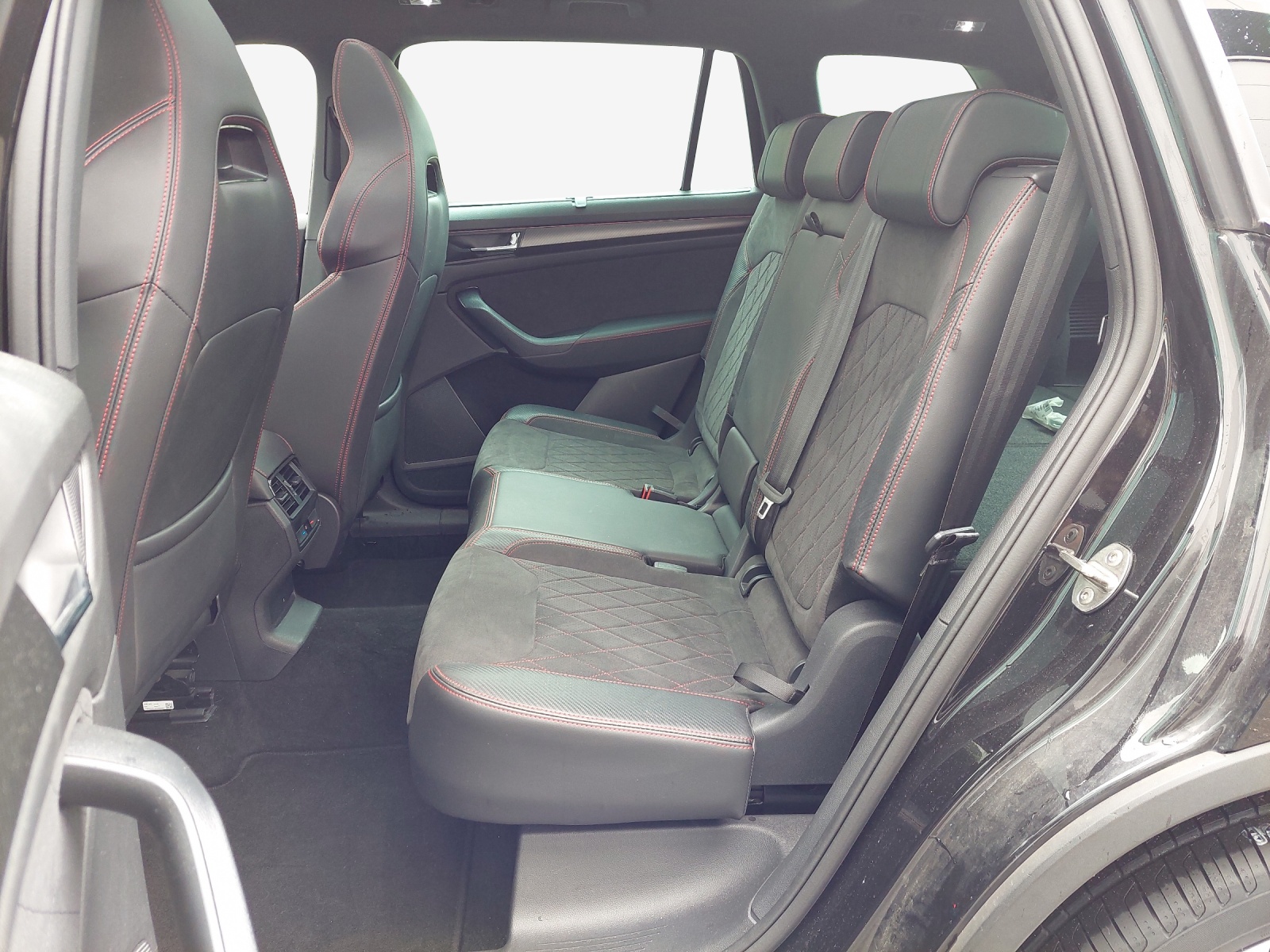 SKODA Kodiaq 2.0 TSI 4x4 RS-image-11