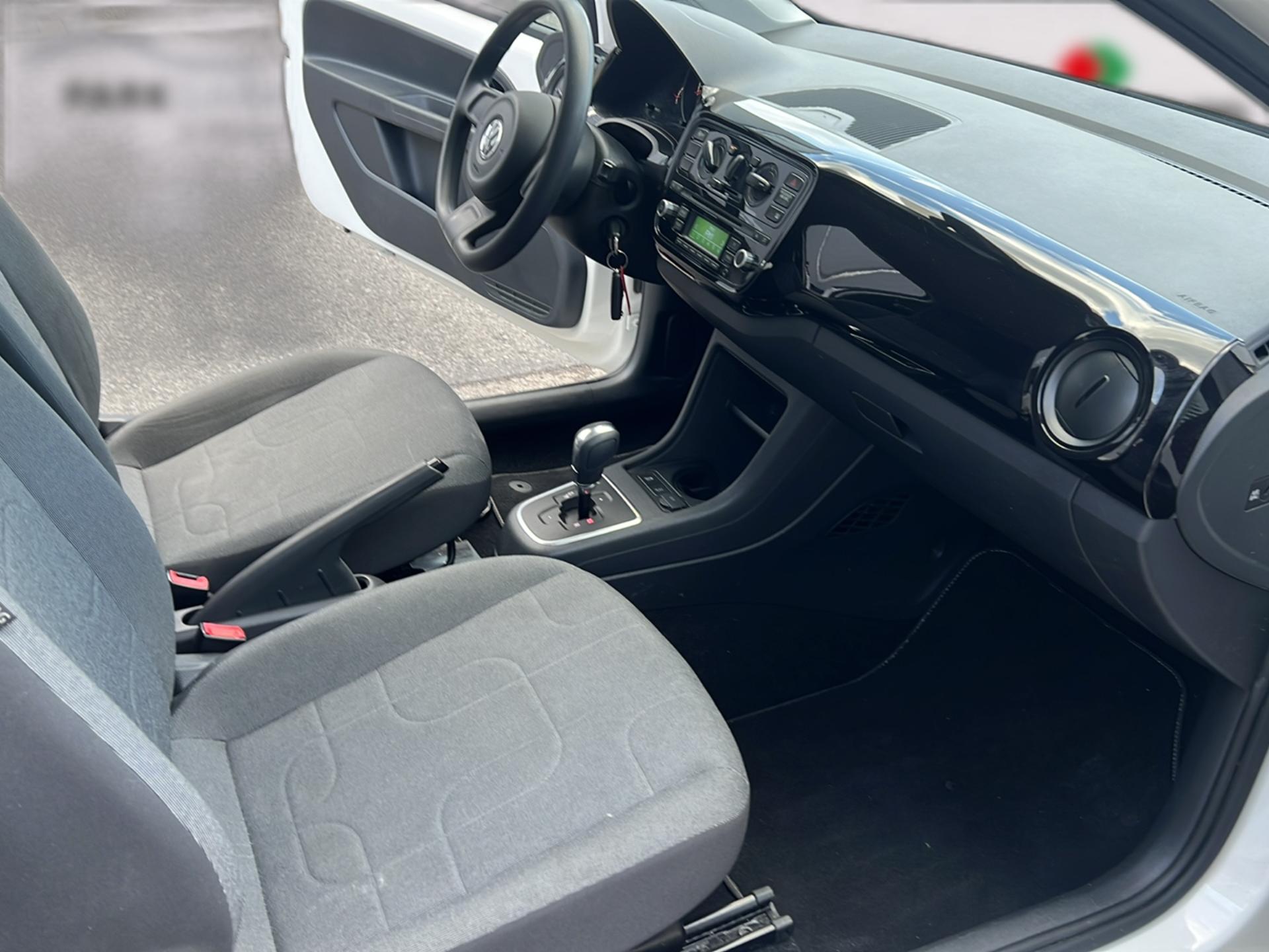 VW Up 1.0 MPI 60 BMT Move ASG-image-11