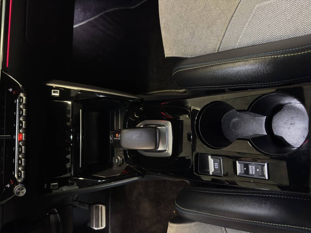 PEUGEOT 2008 e GT //Navigation/Régulateur de vitesse/Caméra recul/Dab+-image-12