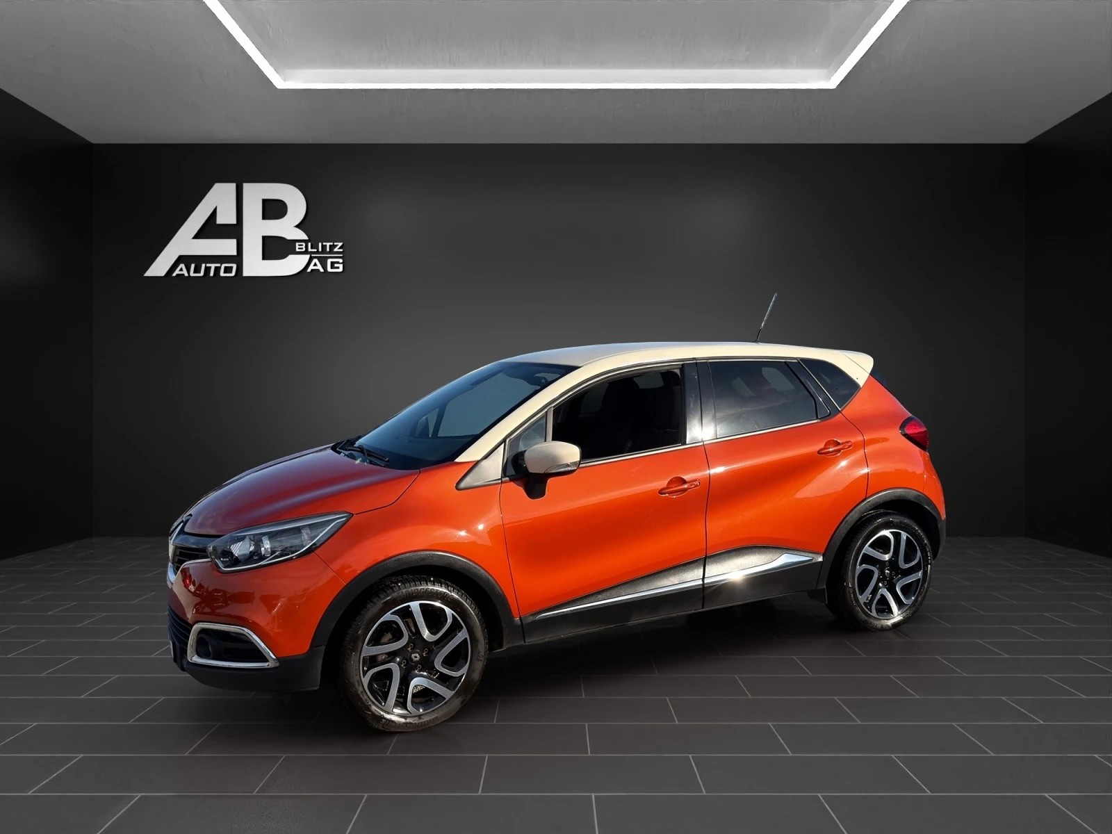RENAULT Captur 1.2 T 16V Privilège EDC-showroom-element-1
