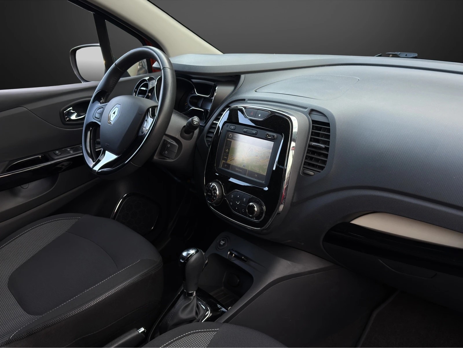 RENAULT Captur 1.2 T 16V Privilège EDC-image-9