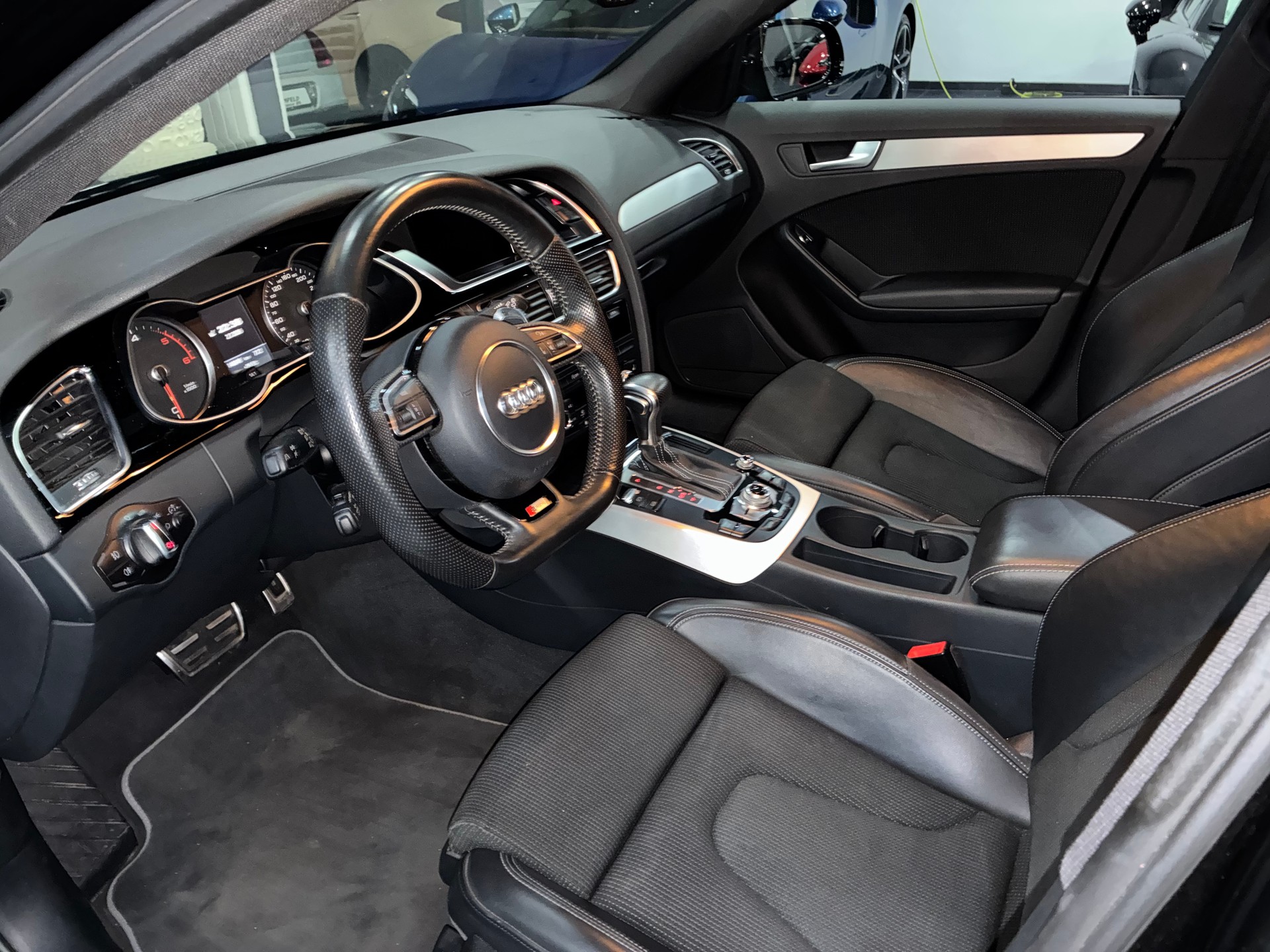 AUDI A4 Avant 2.0 TDI multitronic-image-6
